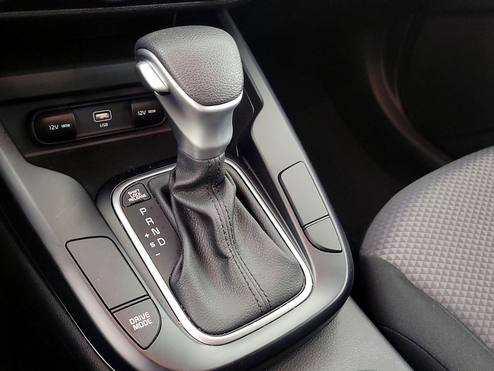 2025 Kia Soul LX - Photo 18