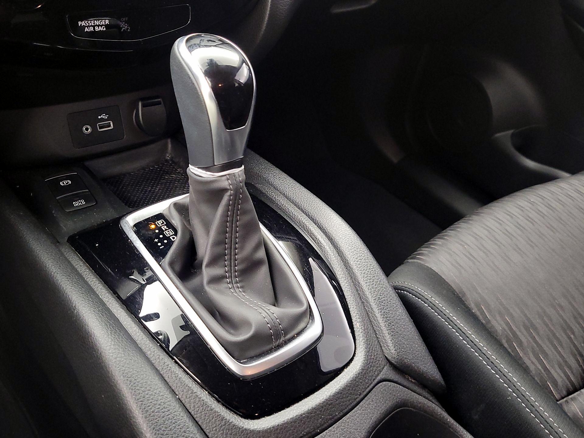 Thumbnail: 2019 Nissan Rogue - 18