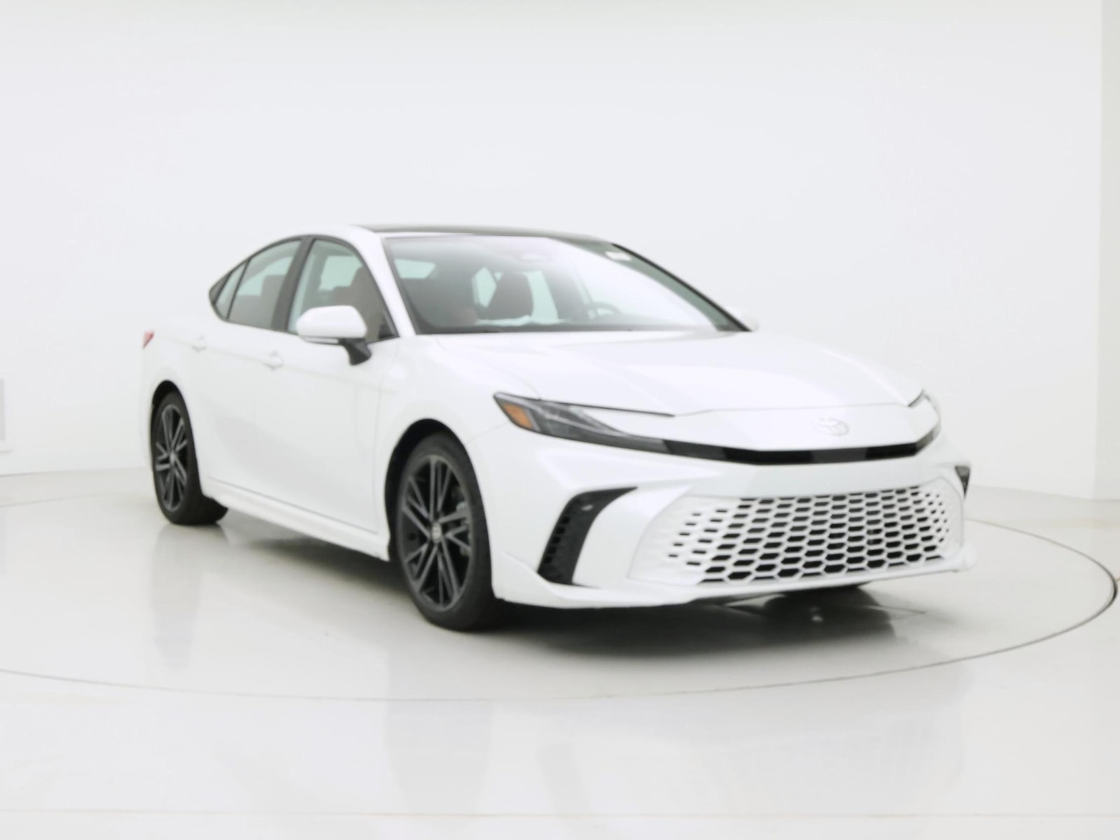 2025 Toyota Camry XSE - Photo 2