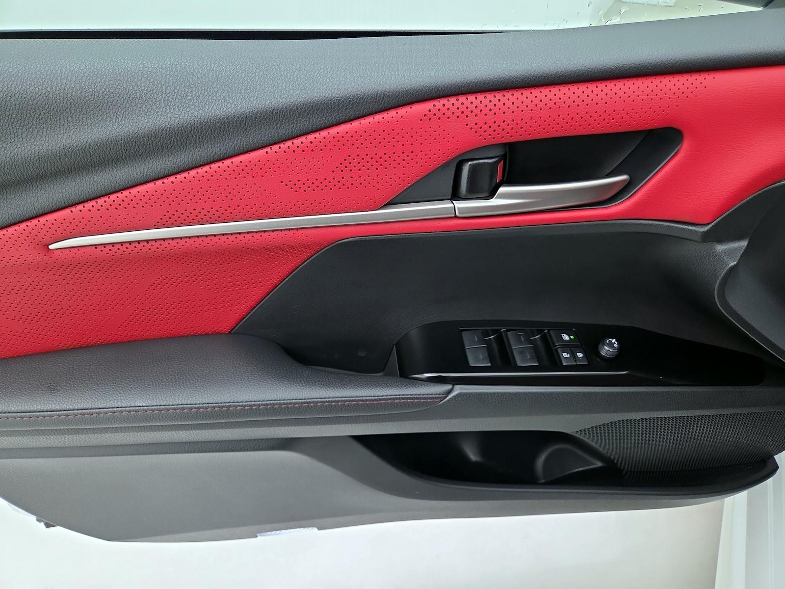 2025 Toyota Camry XSE - Photo 13