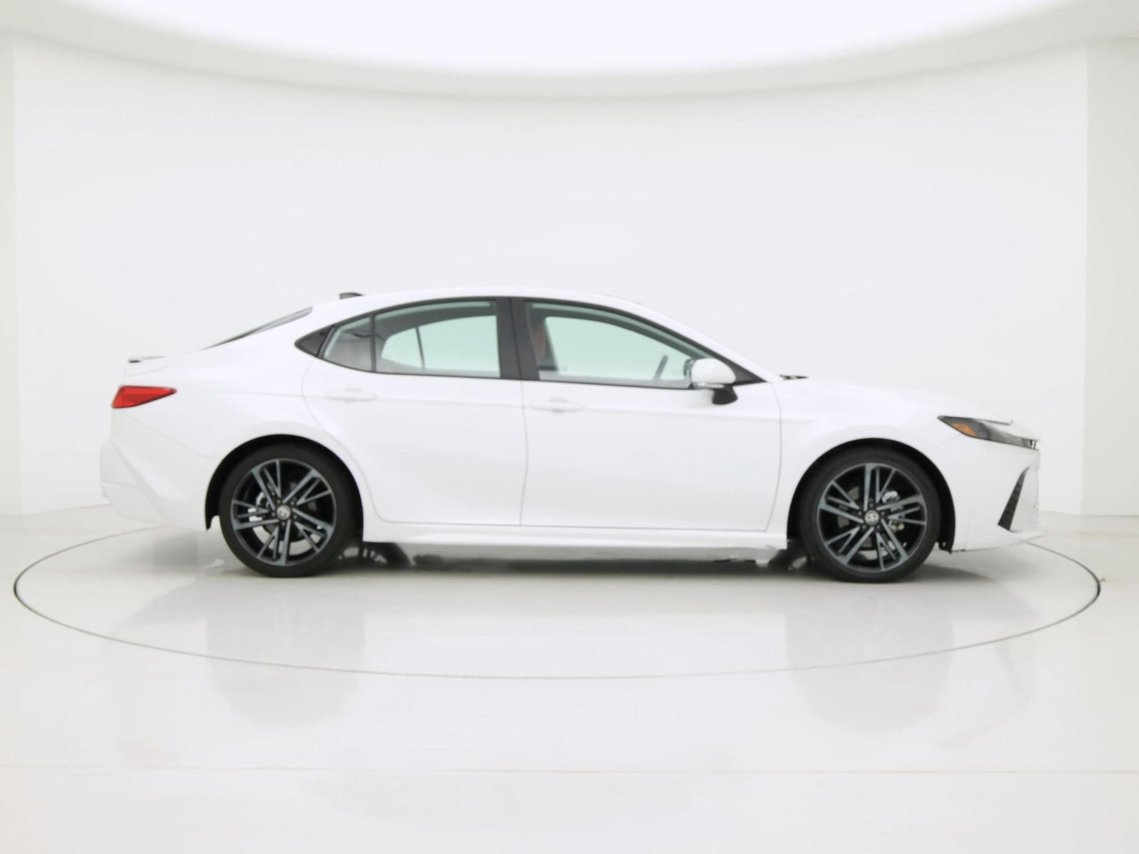 2025 Toyota Camry XSE - Photo 8