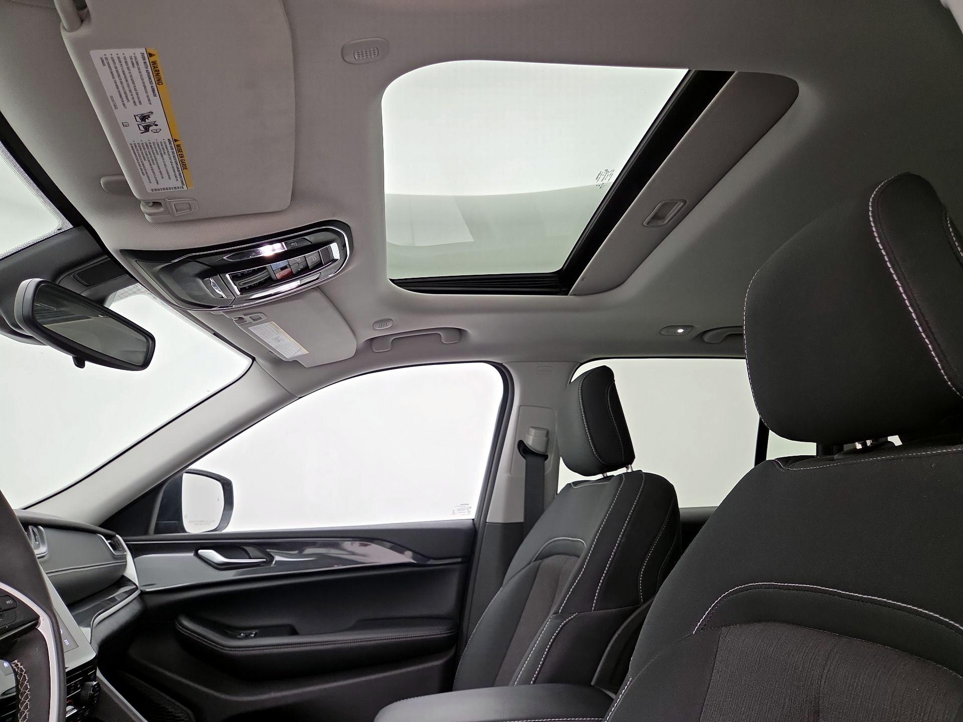 Thumbnail: 2023 Jeep Grand Cherokee - 19