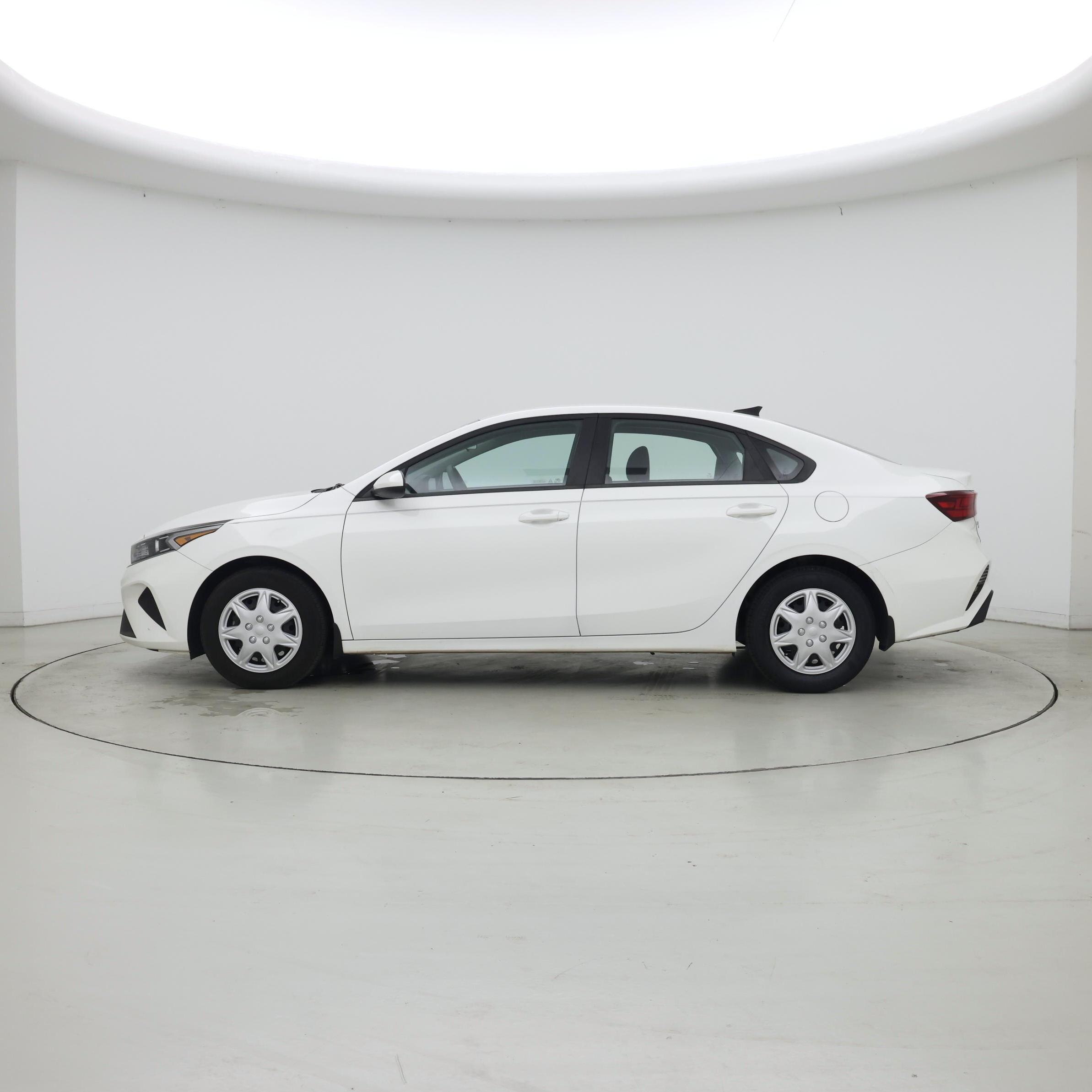 Thumbnail: 2024 Kia Forte - 3