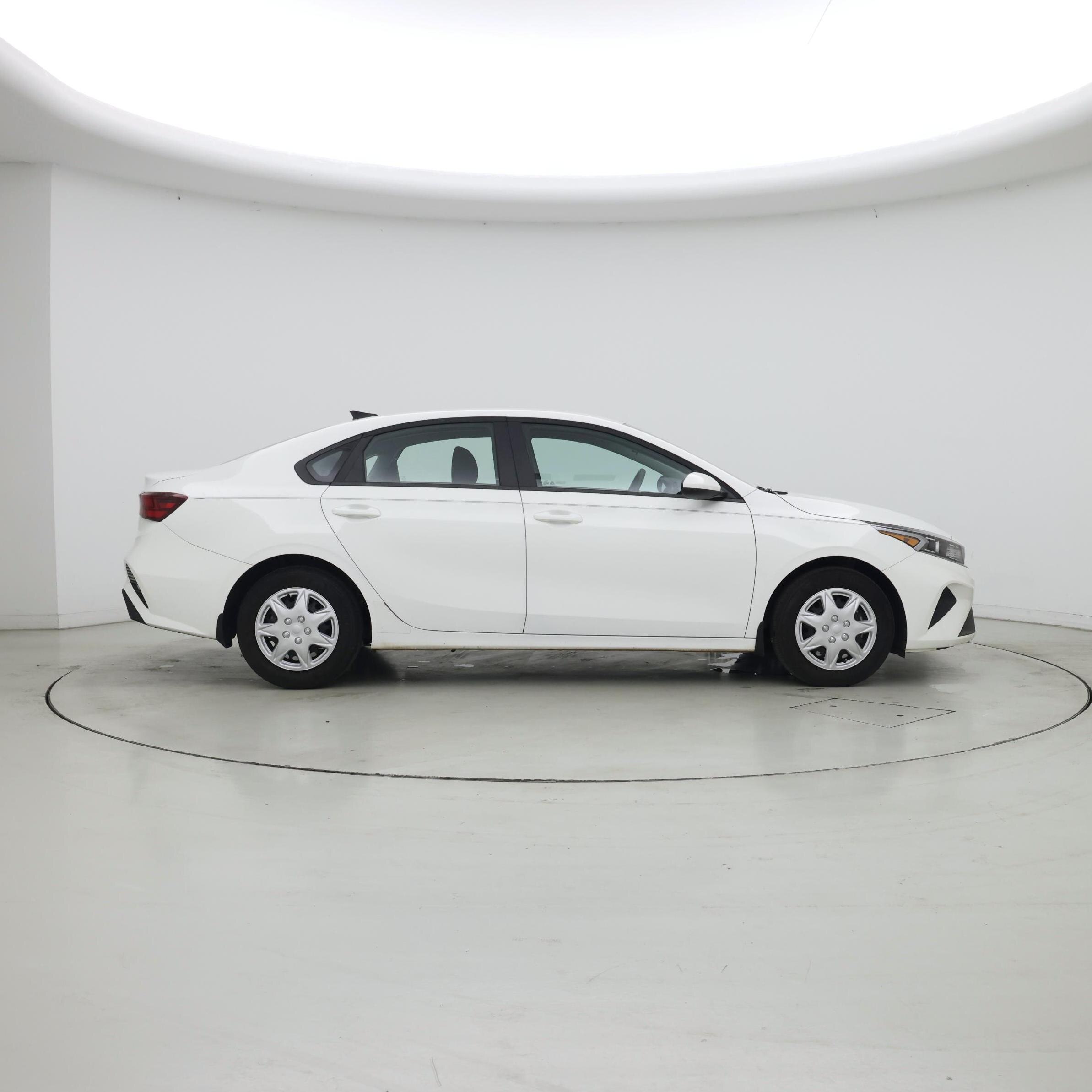 Thumbnail: 2024 Kia Forte - 7