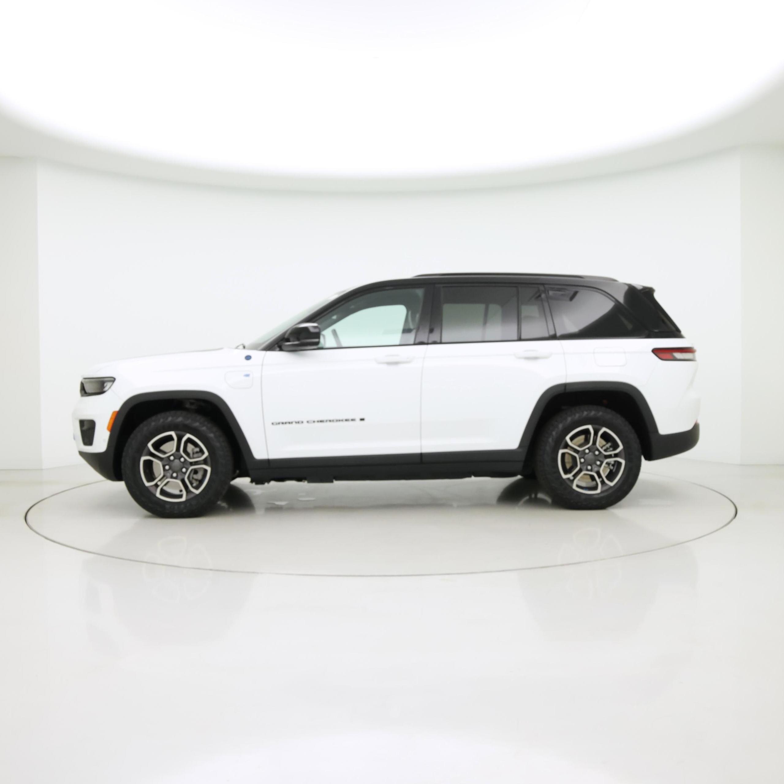 Thumbnail: 2022 Jeep Grand Cherokee - 3