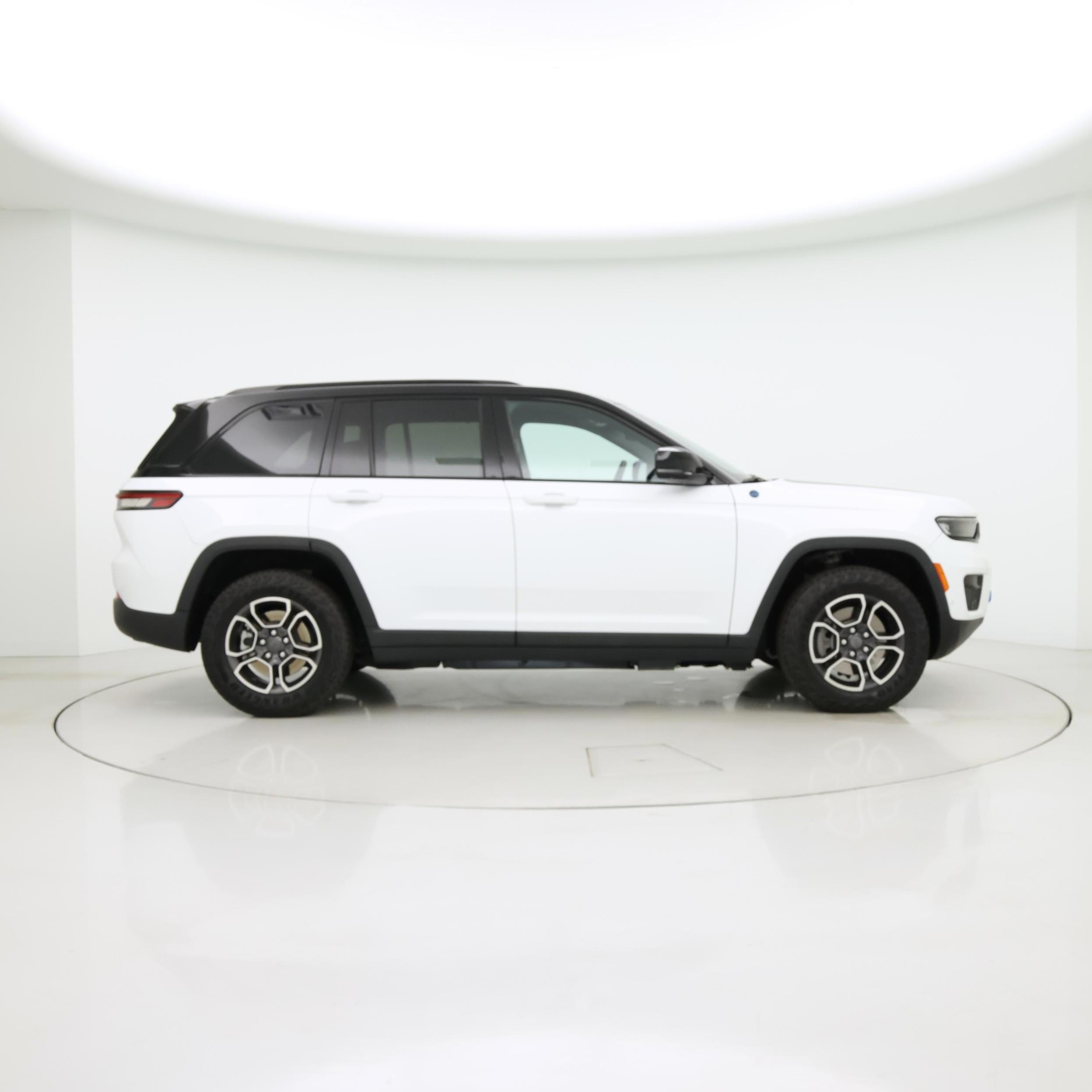 Thumbnail: 2022 Jeep Grand Cherokee - 7