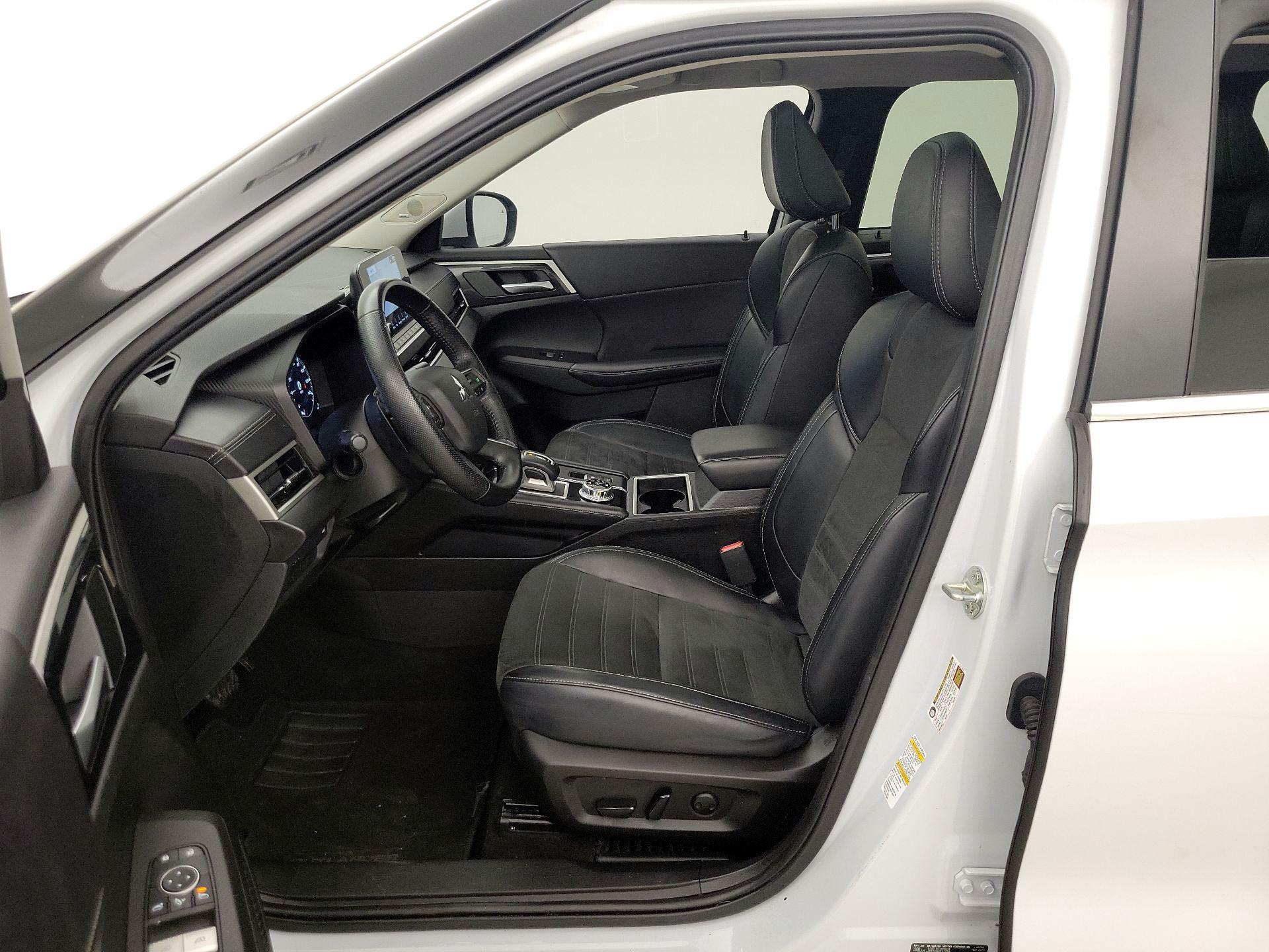 Thumbnail: 2024 Mitsubishi Outlander - 11