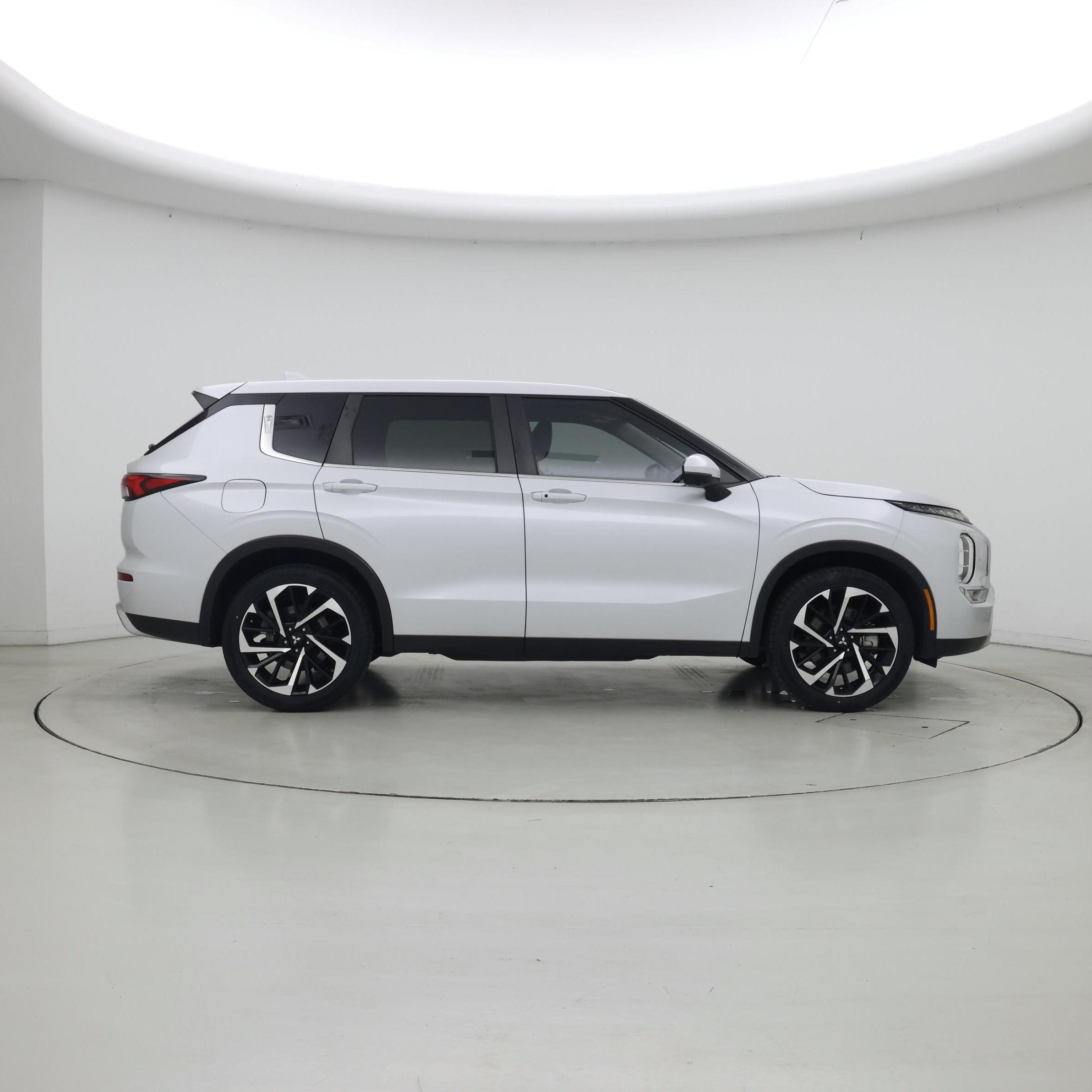 Thumbnail: 2024 Mitsubishi Outlander - 7