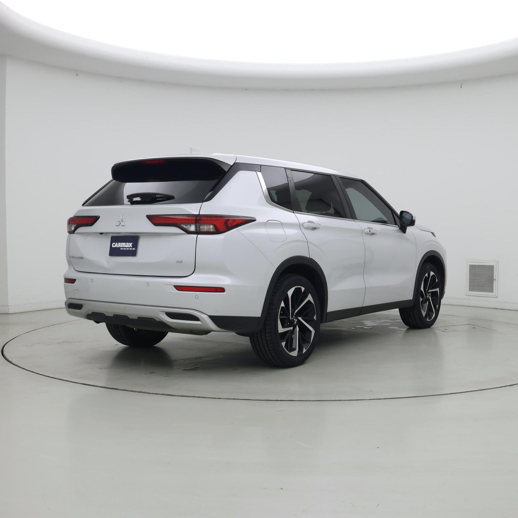 Thumbnail: 2024 Mitsubishi Outlander - 8