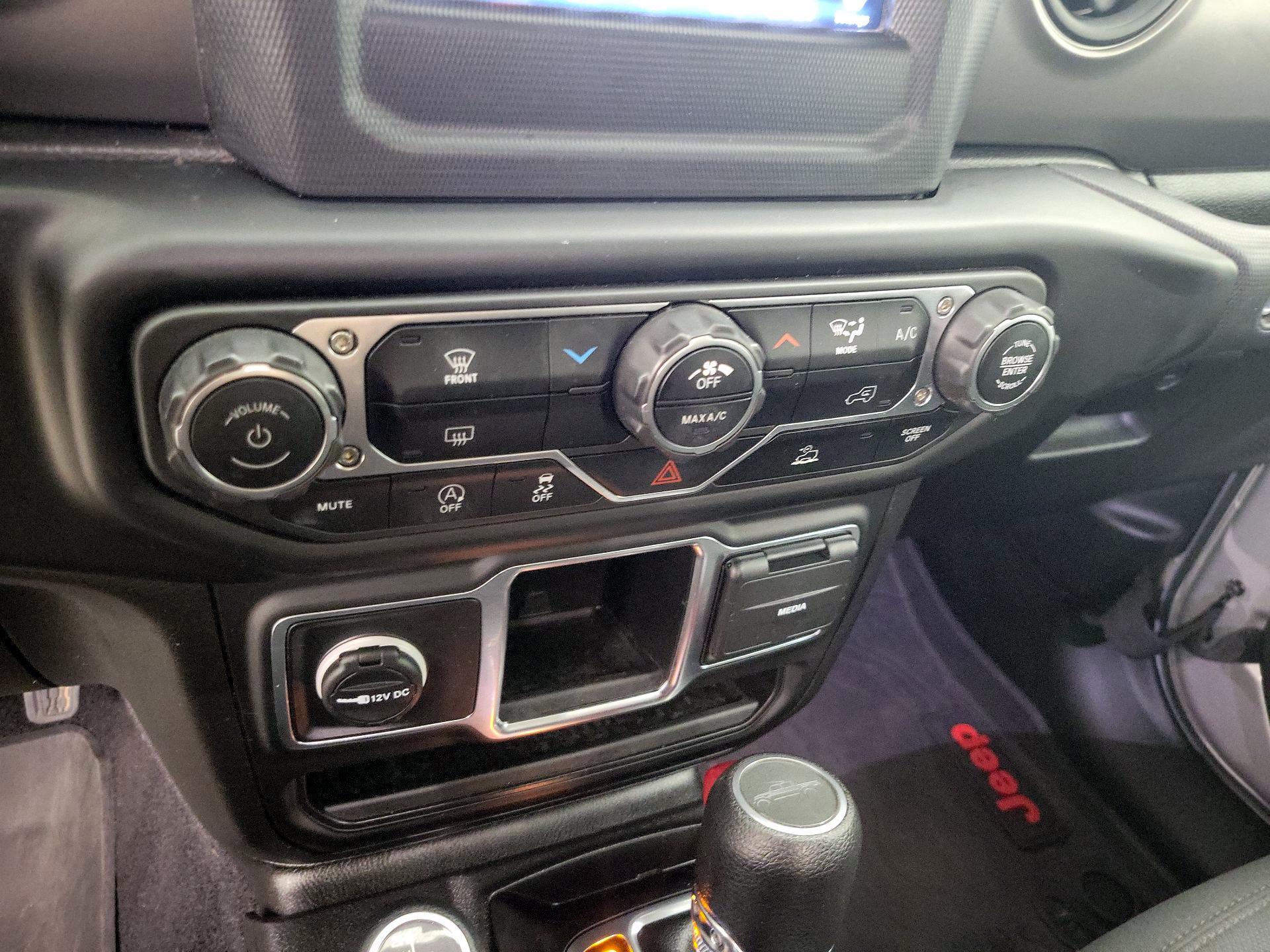 Thumbnail: 2023 Jeep Gladiator - 15