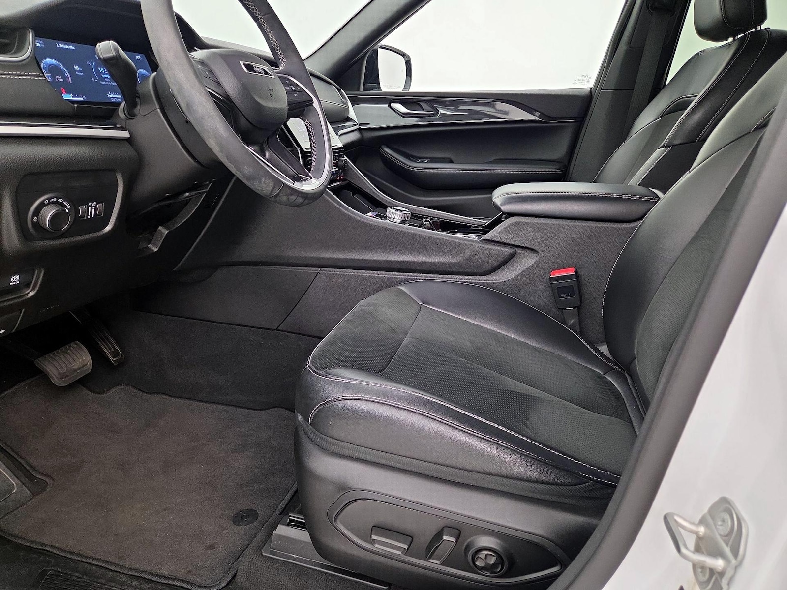 2023 Jeep Grand Cherokee L Altitude - Photo 12