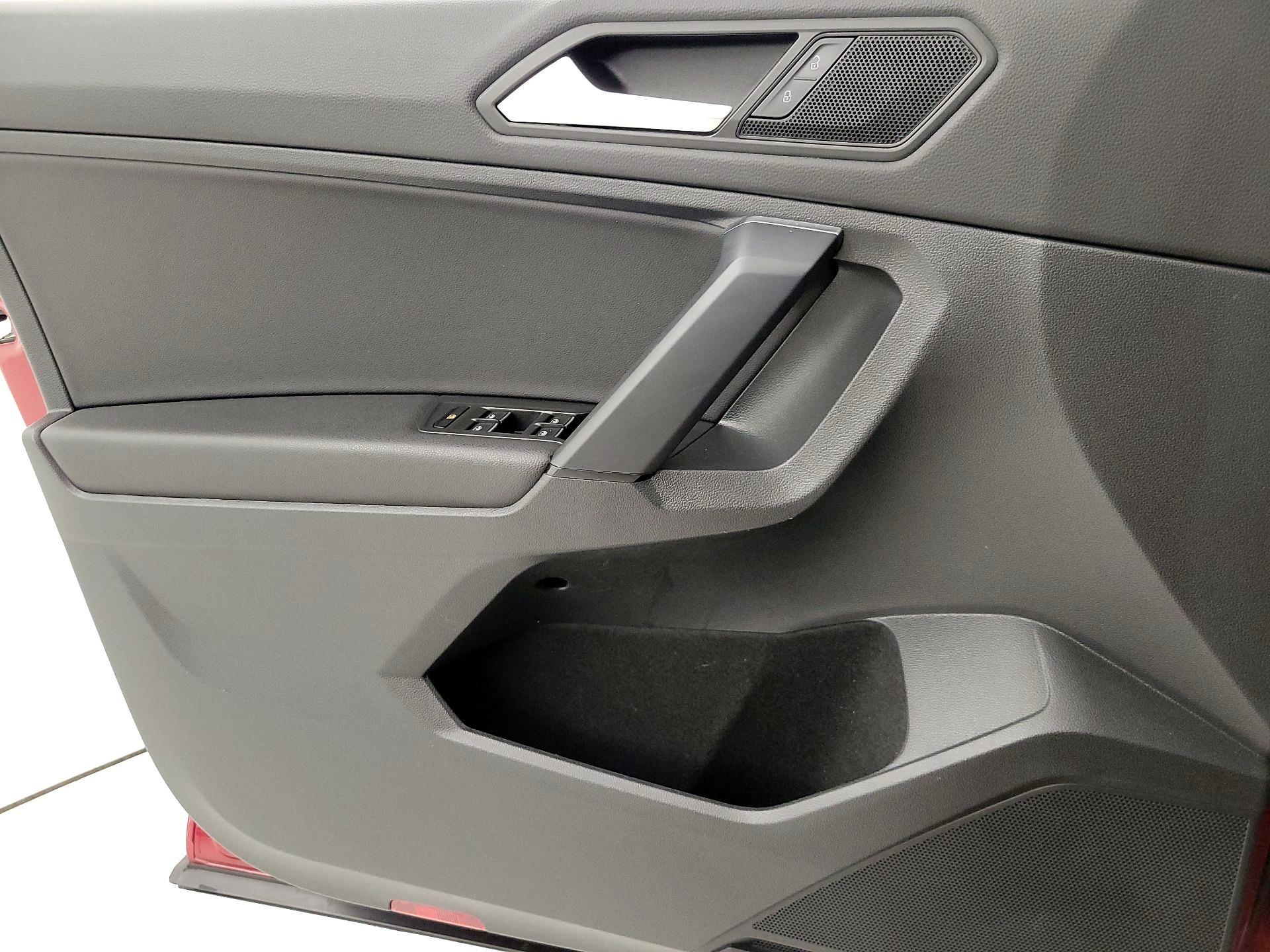 Thumbnail: 2019 Volkswagen Tiguan - 12