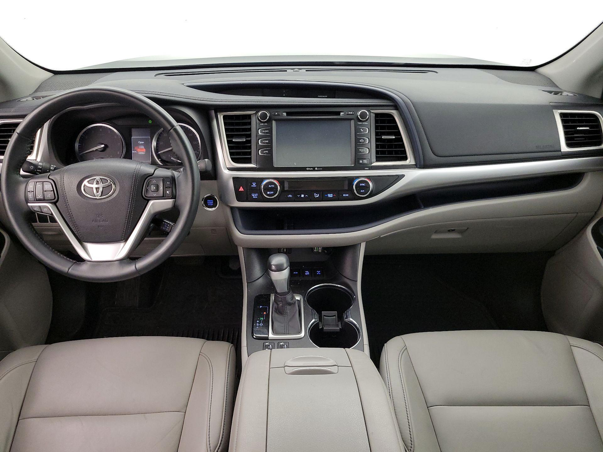 Thumbnail: 2015 Toyota Highlander - 9