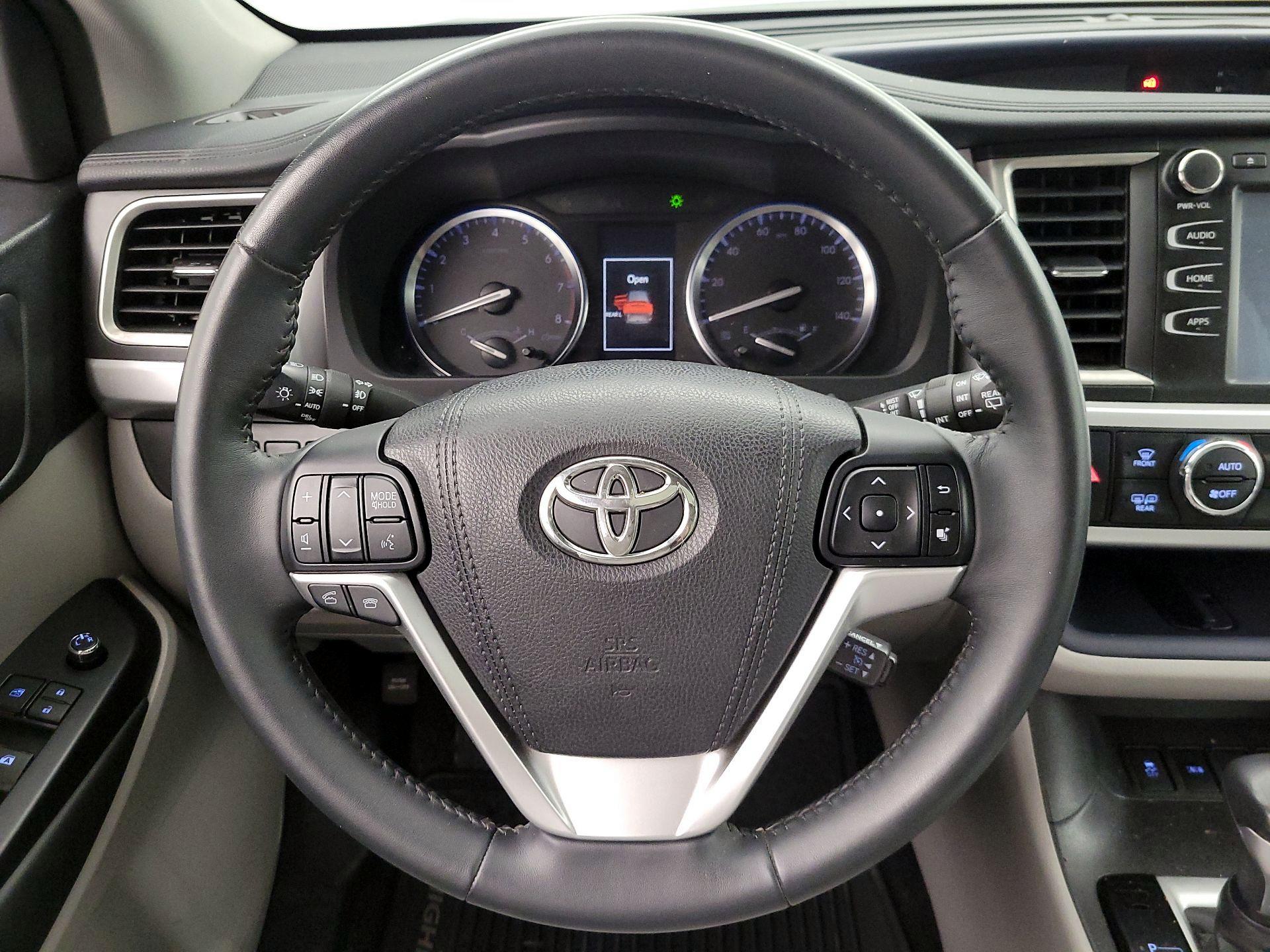 Thumbnail: 2015 Toyota Highlander - 10
