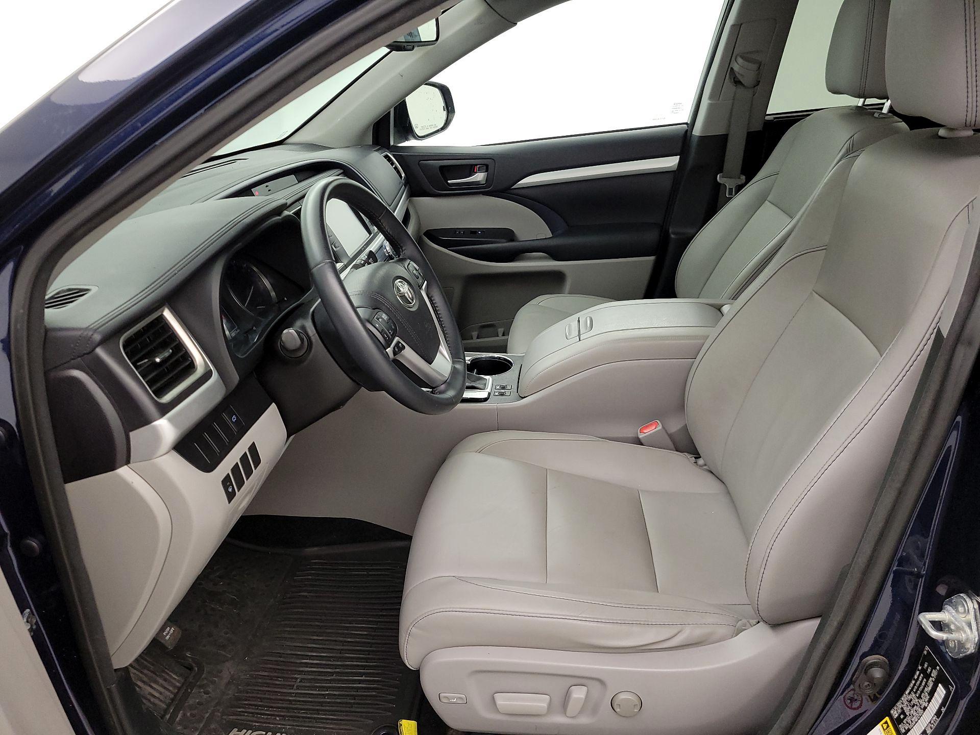 Thumbnail: 2015 Toyota Highlander - 11
