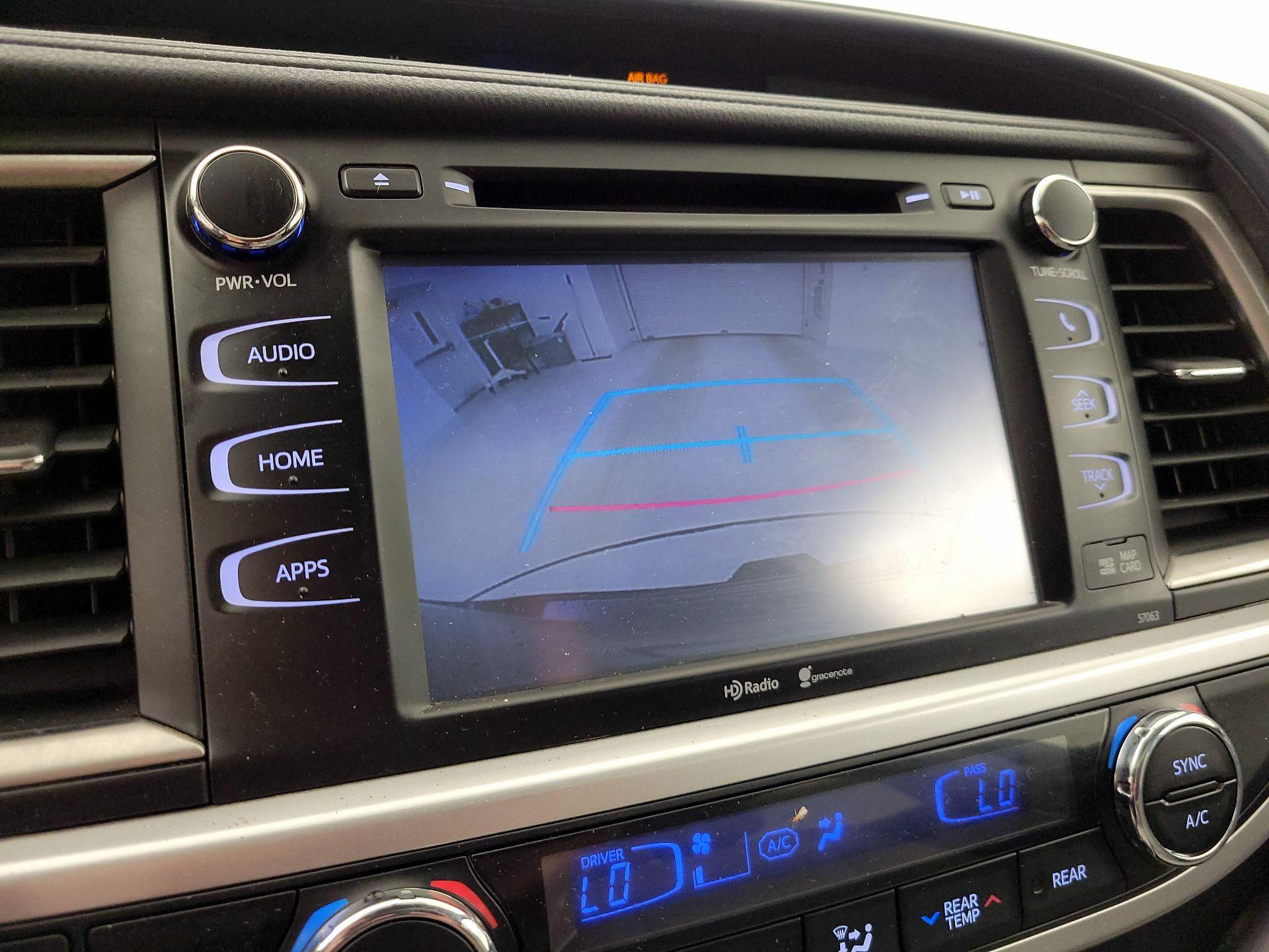 Thumbnail: 2015 Toyota Highlander - 15