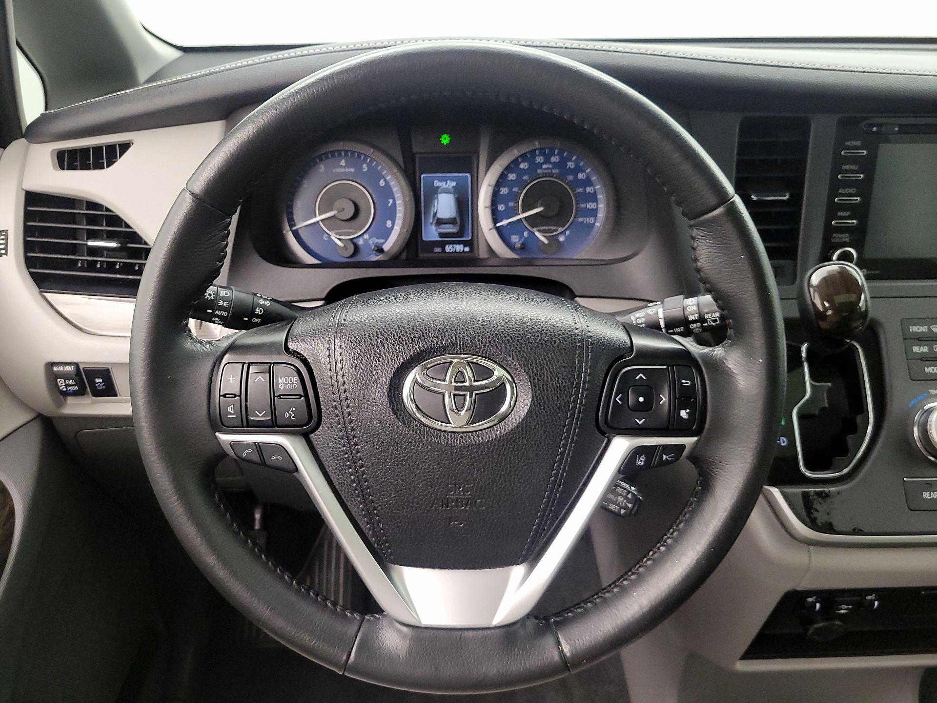 Thumbnail: 2020 Toyota Sienna - 10