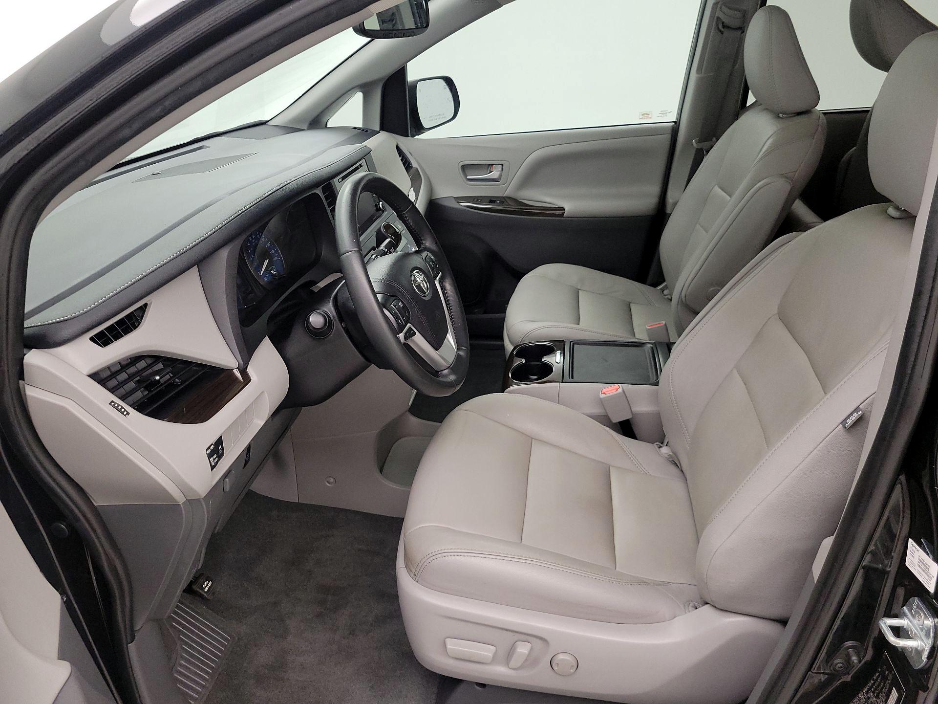 Thumbnail: 2020 Toyota Sienna - 11