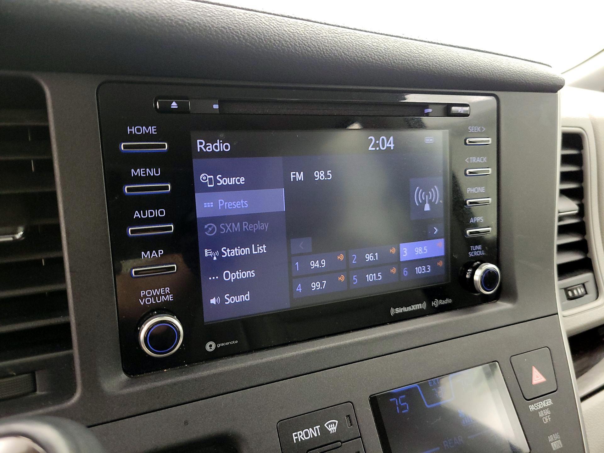 Thumbnail: 2020 Toyota Sienna - 16