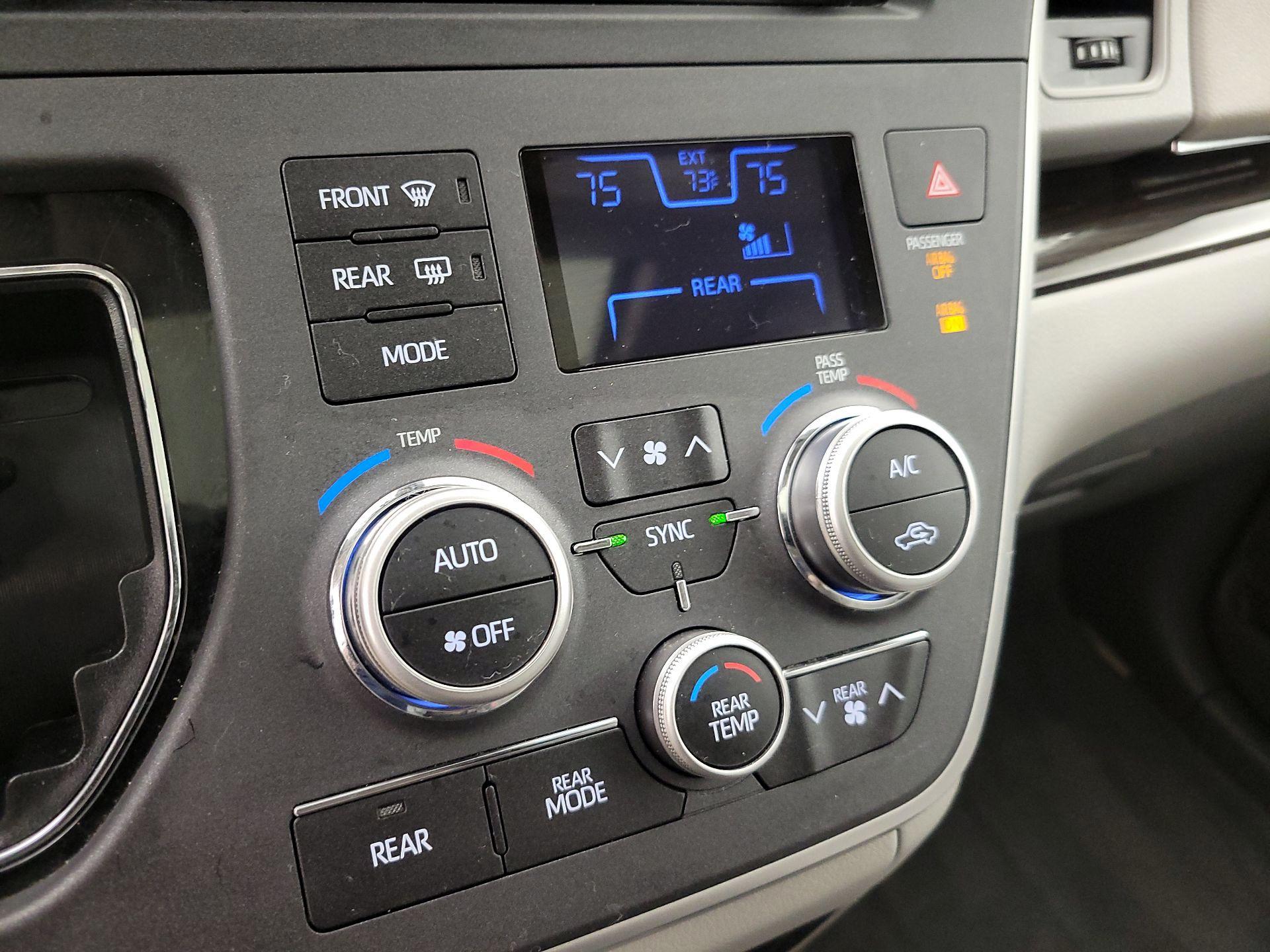 Thumbnail: 2020 Toyota Sienna - 17