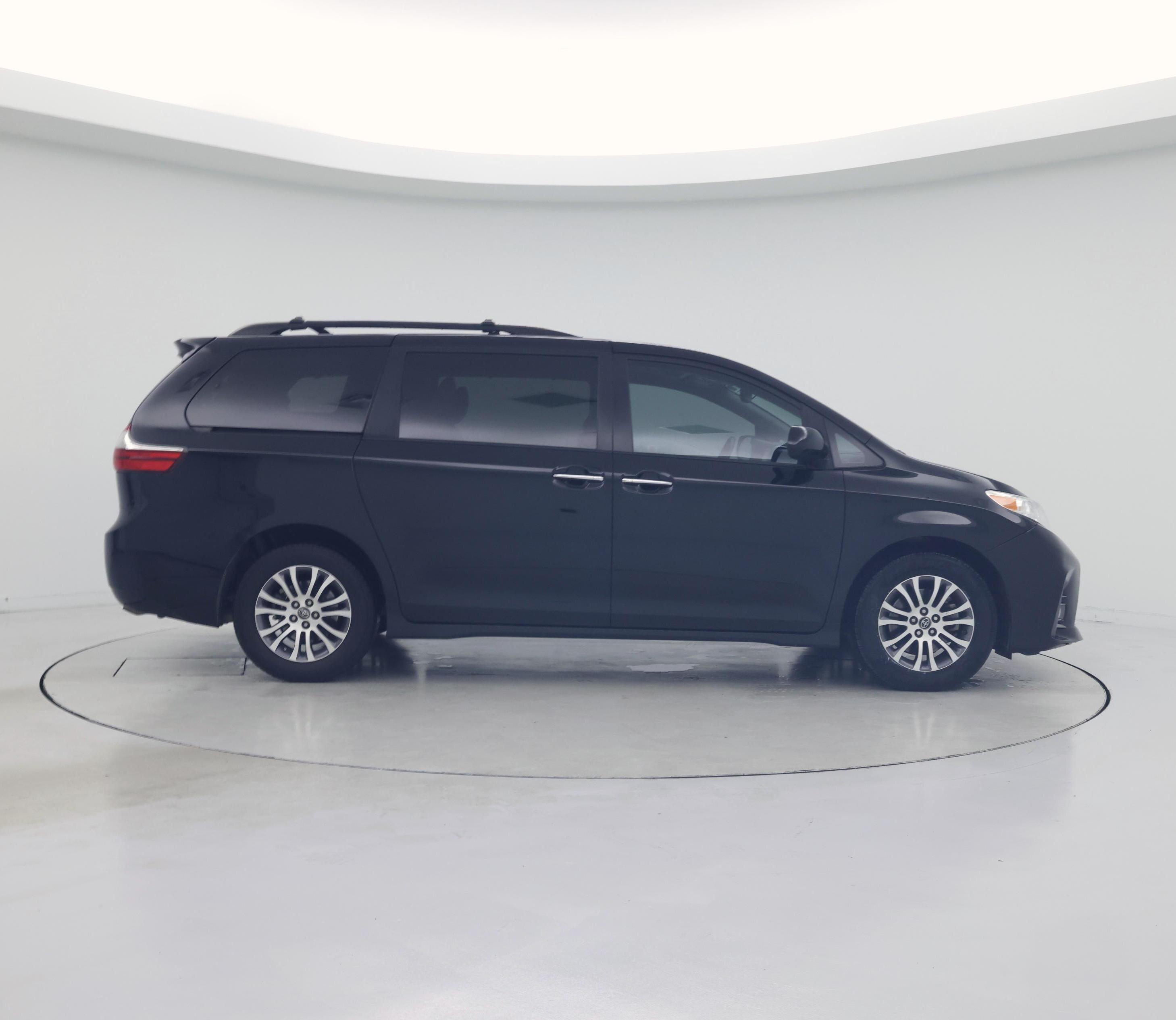 Thumbnail: 2020 Toyota Sienna - 7