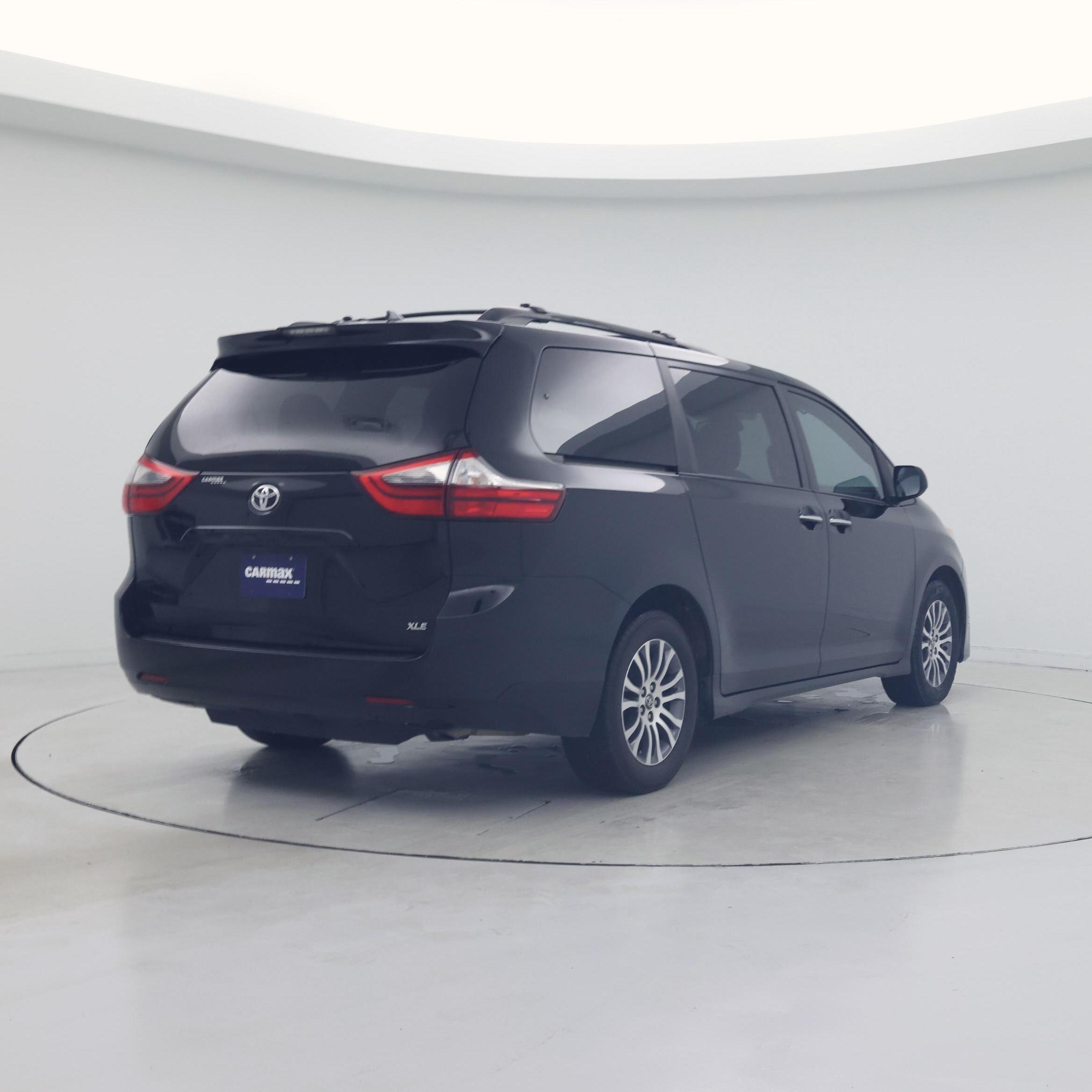 Thumbnail: 2020 Toyota Sienna - 8