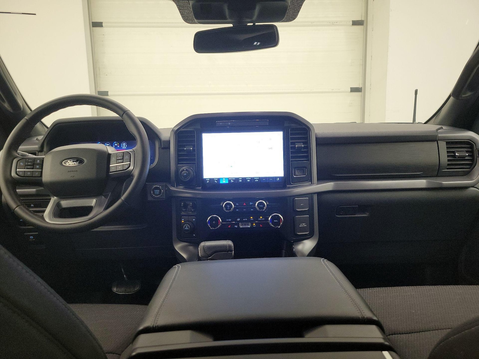 2025 Ford F-150 XLT - Photo 10