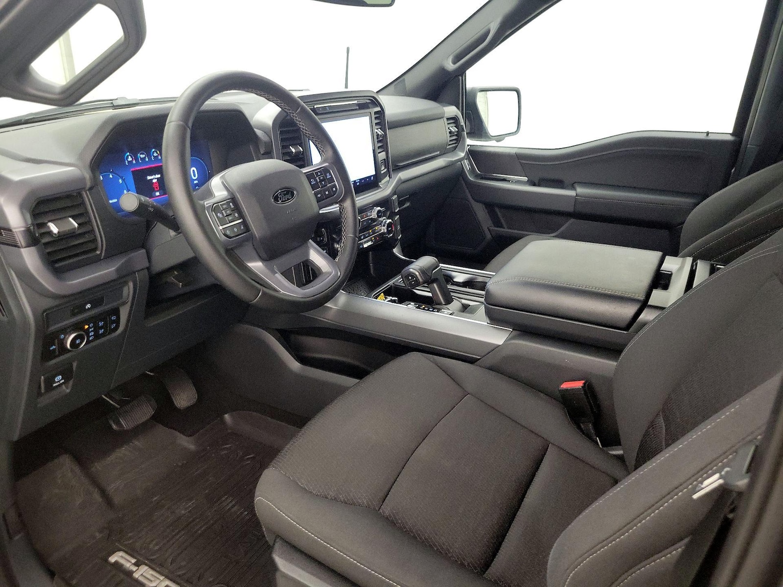 2025 Ford F-150 XLT - Photo 12