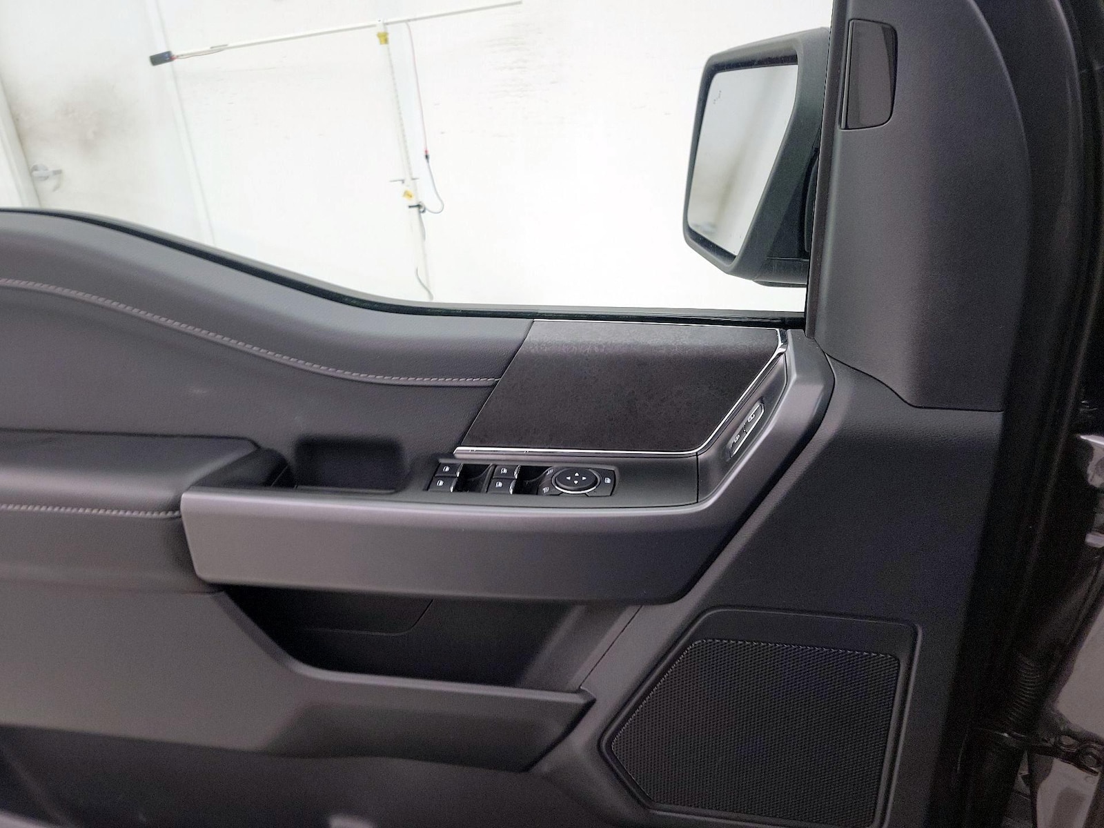 2025 Ford F-150 XLT - Photo 13
