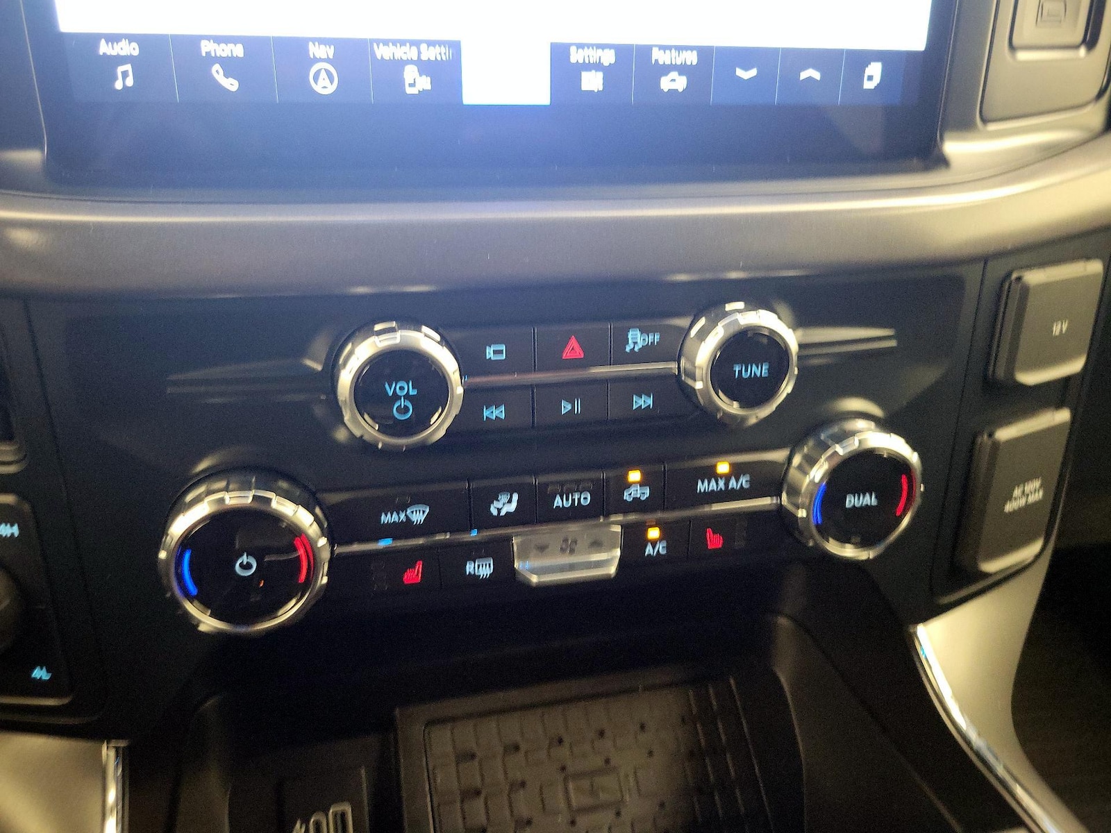 2025 Ford F-150 XLT - Photo 18