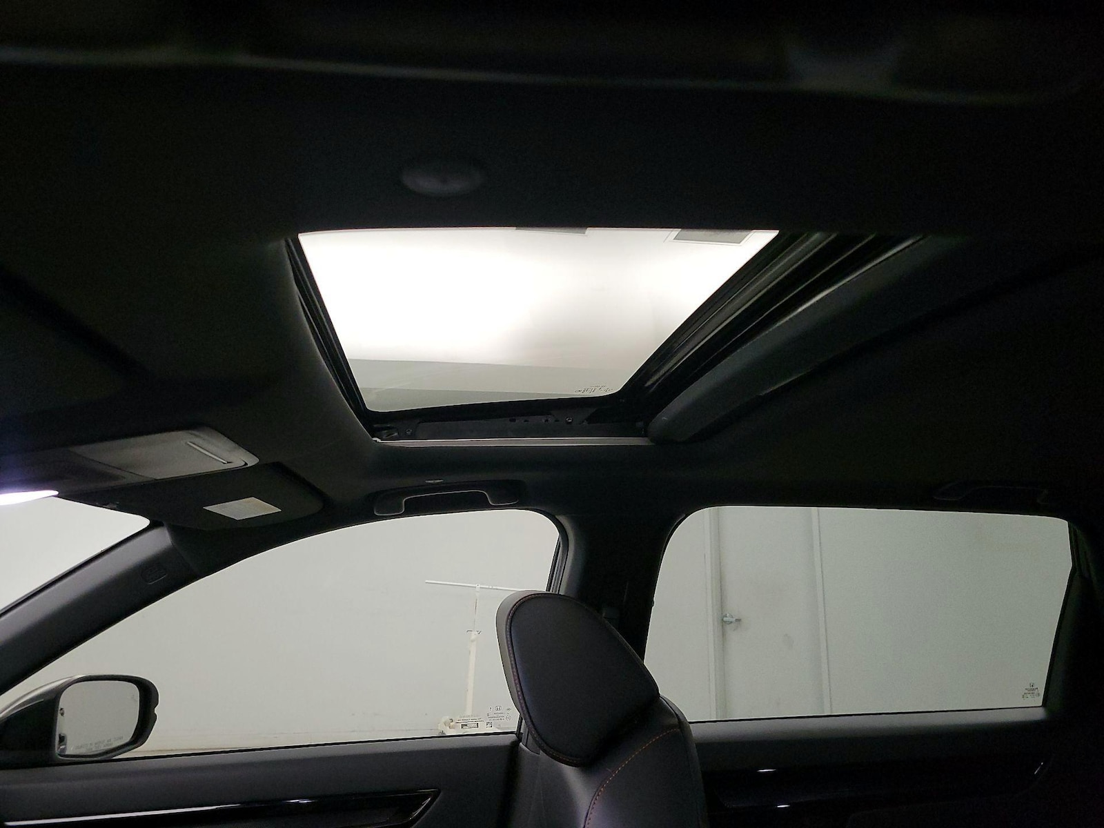 Sunroof(s) & Overhead Airbags