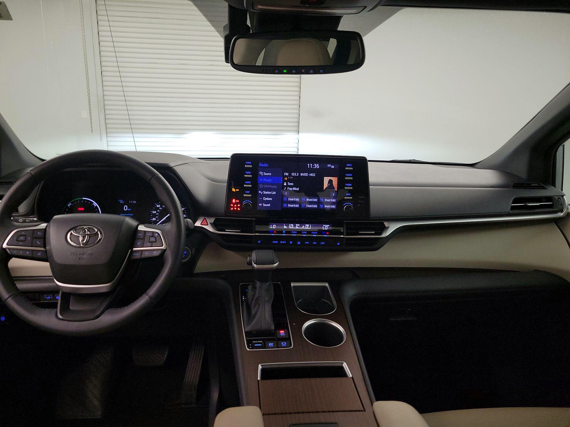 Thumbnail: 2022 Toyota Sienna - 9