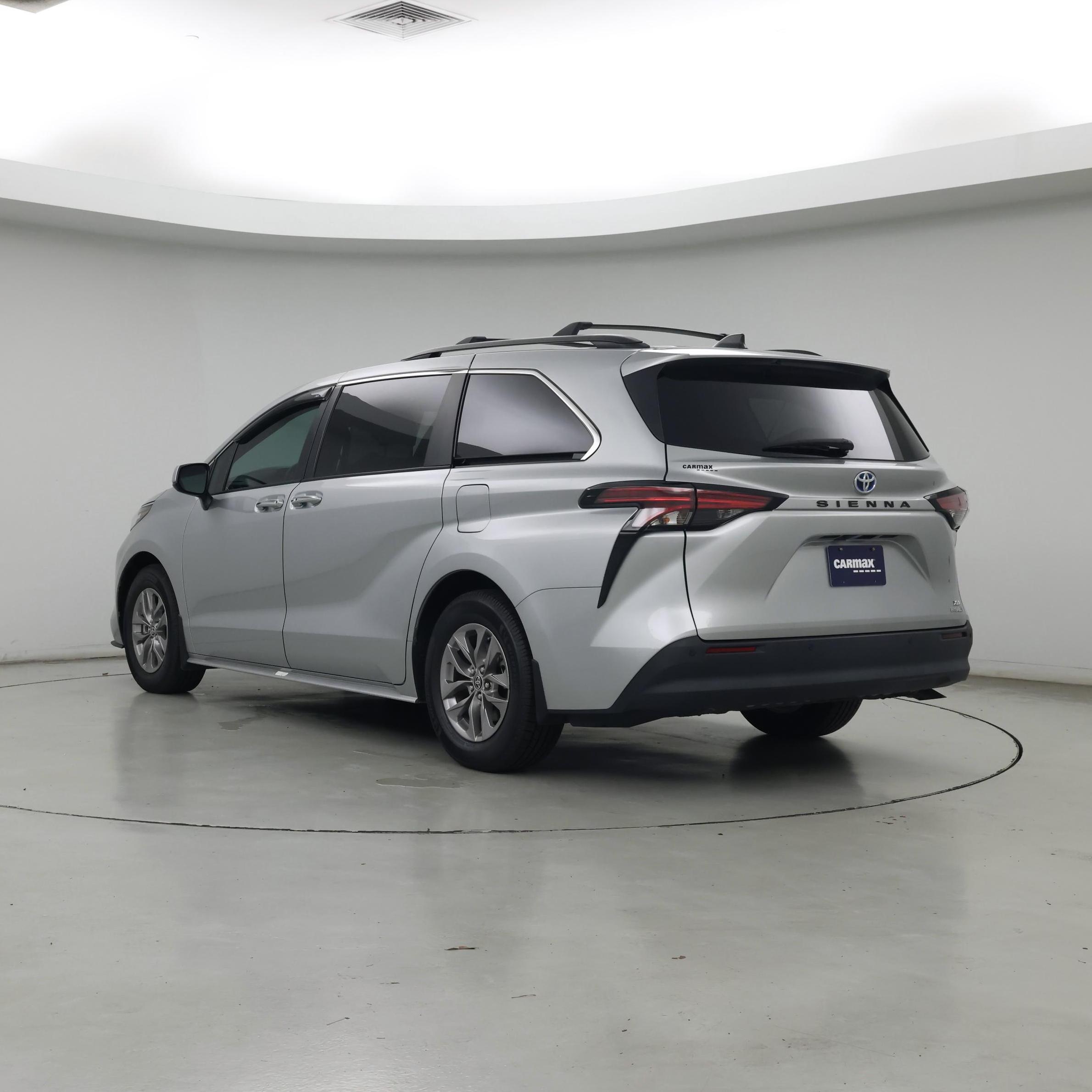 Thumbnail: 2022 Toyota Sienna - 2