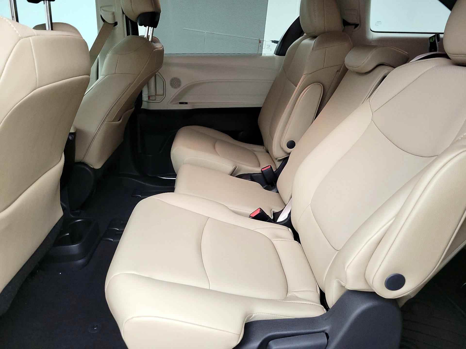 Thumbnail: 2022 Toyota Sienna - 20