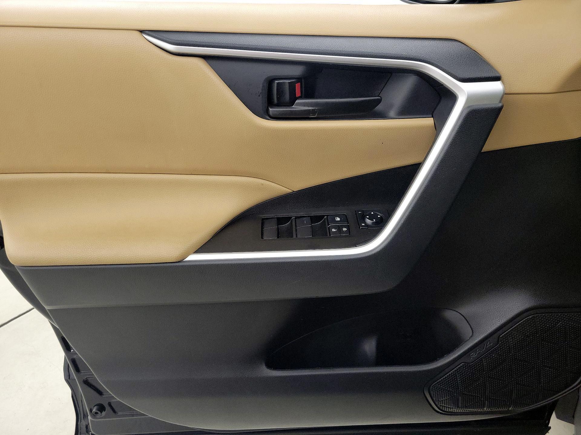 Thumbnail: 2025 Toyota RAV4 - 12