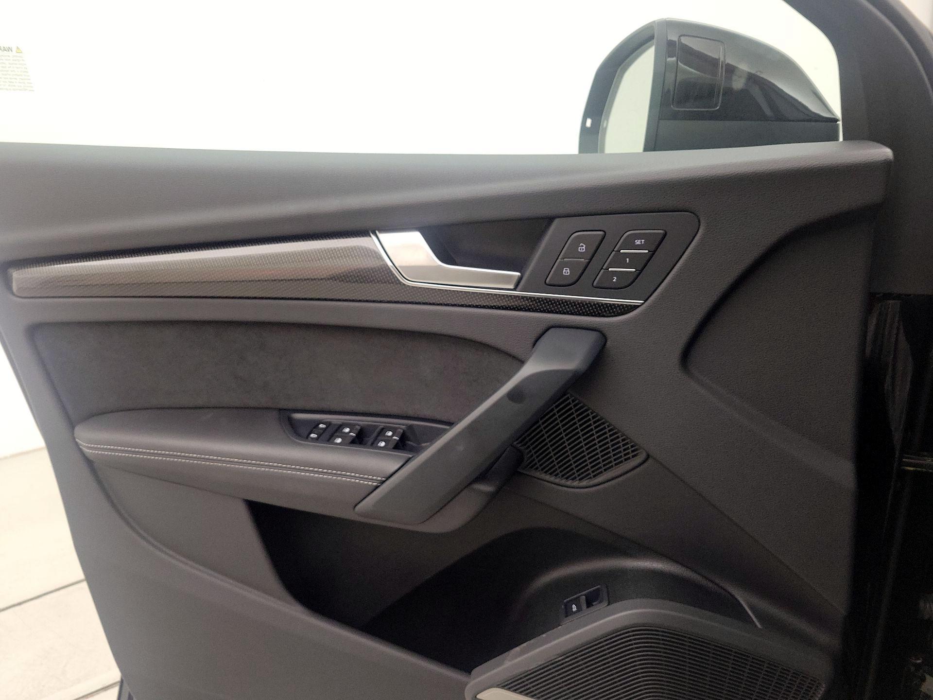 Thumbnail: 2023 Audi SQ5 - 12