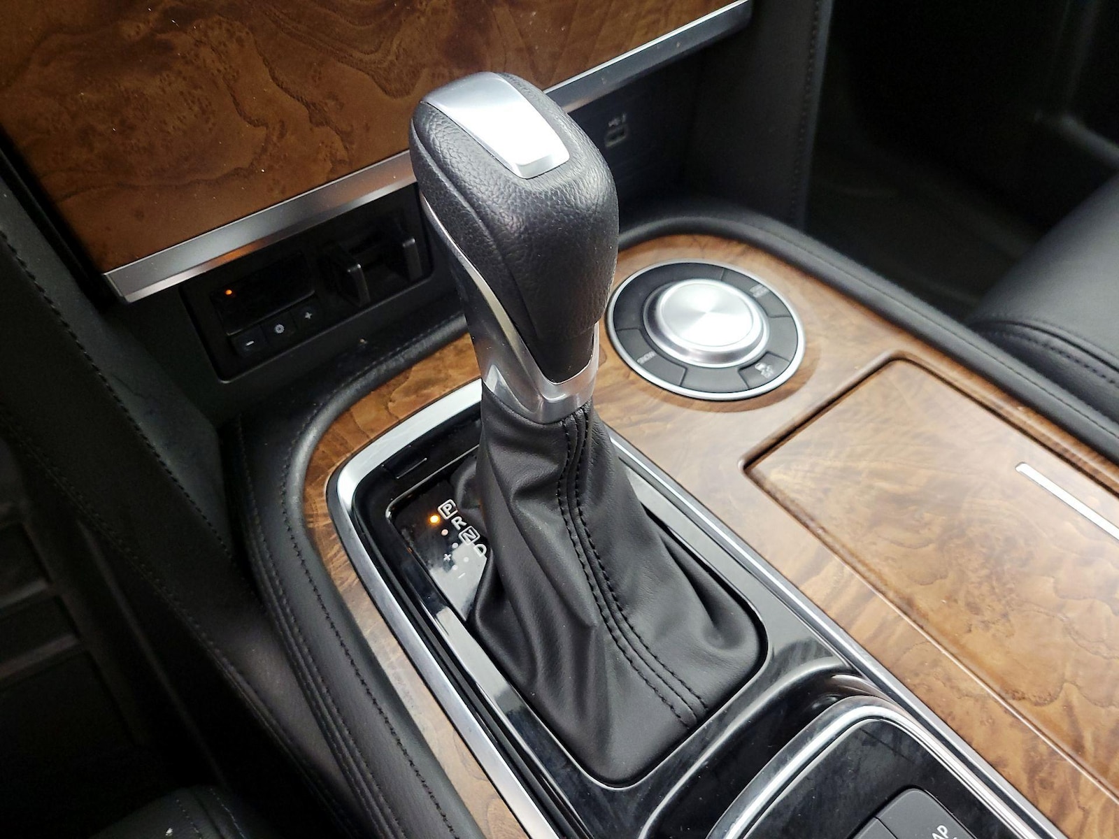 2023 Nissan Armada SL - Photo 19