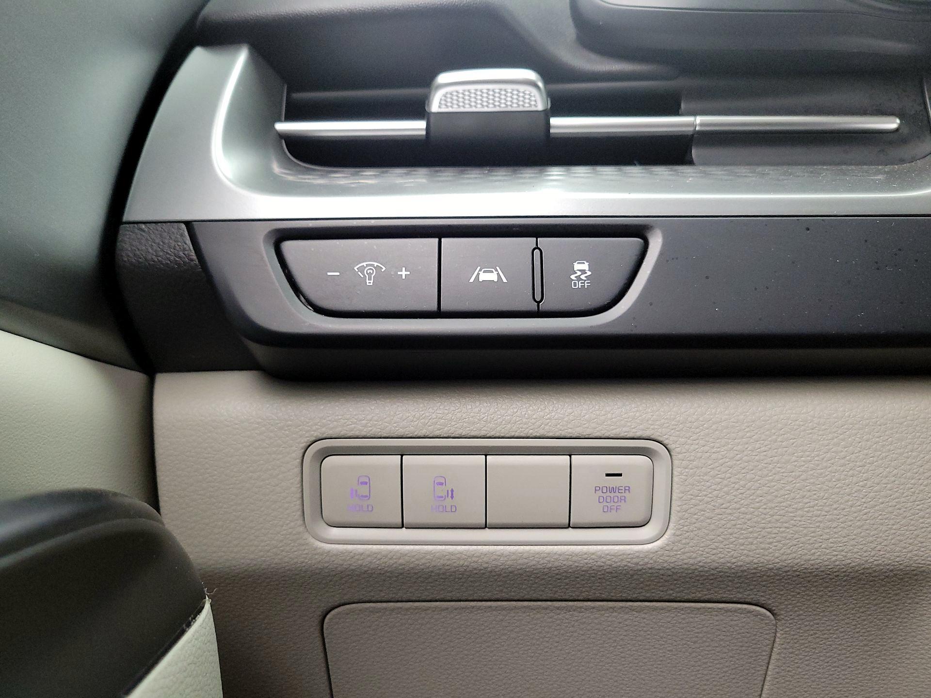 Thumbnail: 2023 Kia Carnival - 13