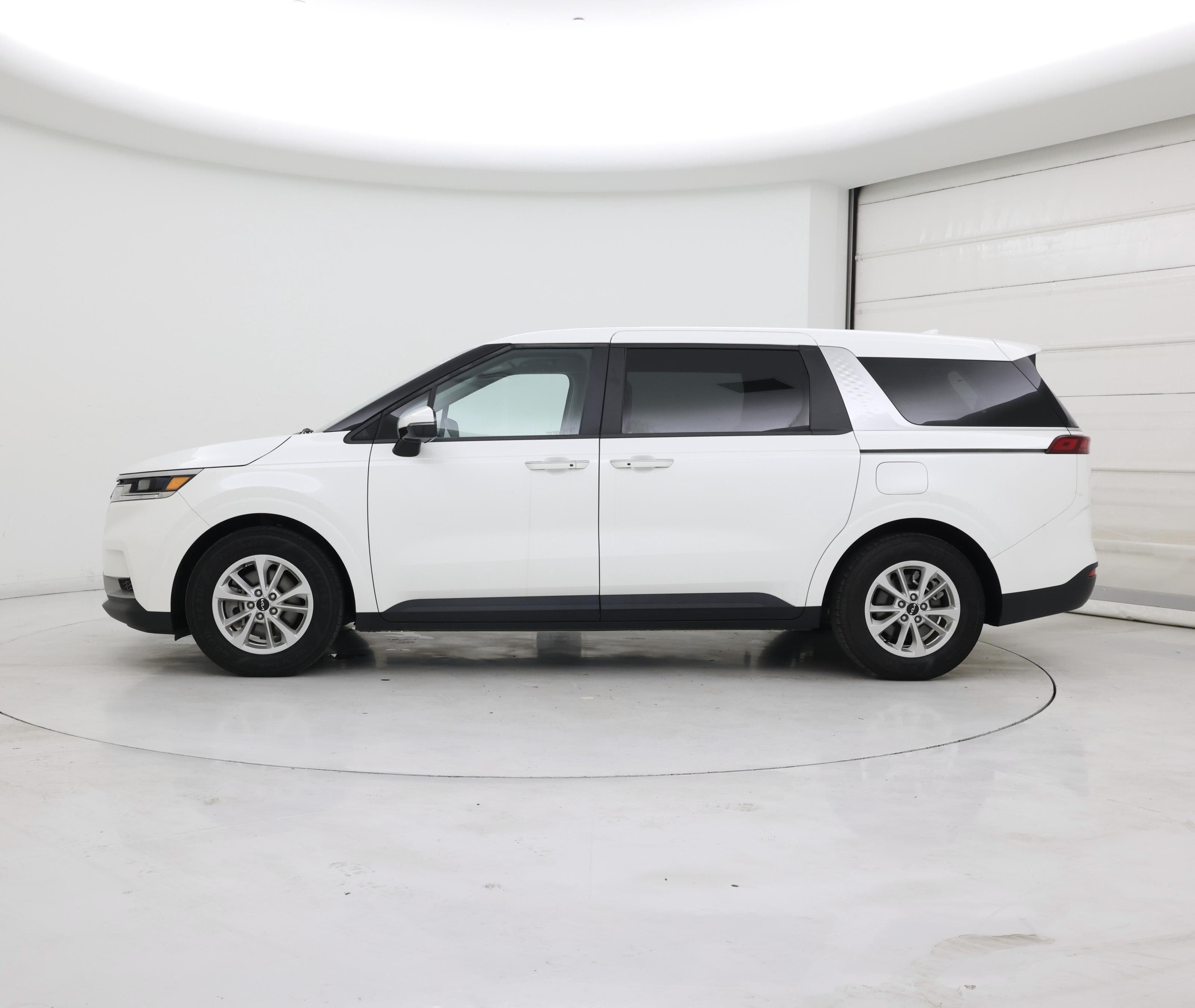 Thumbnail: 2023 Kia Carnival - 3