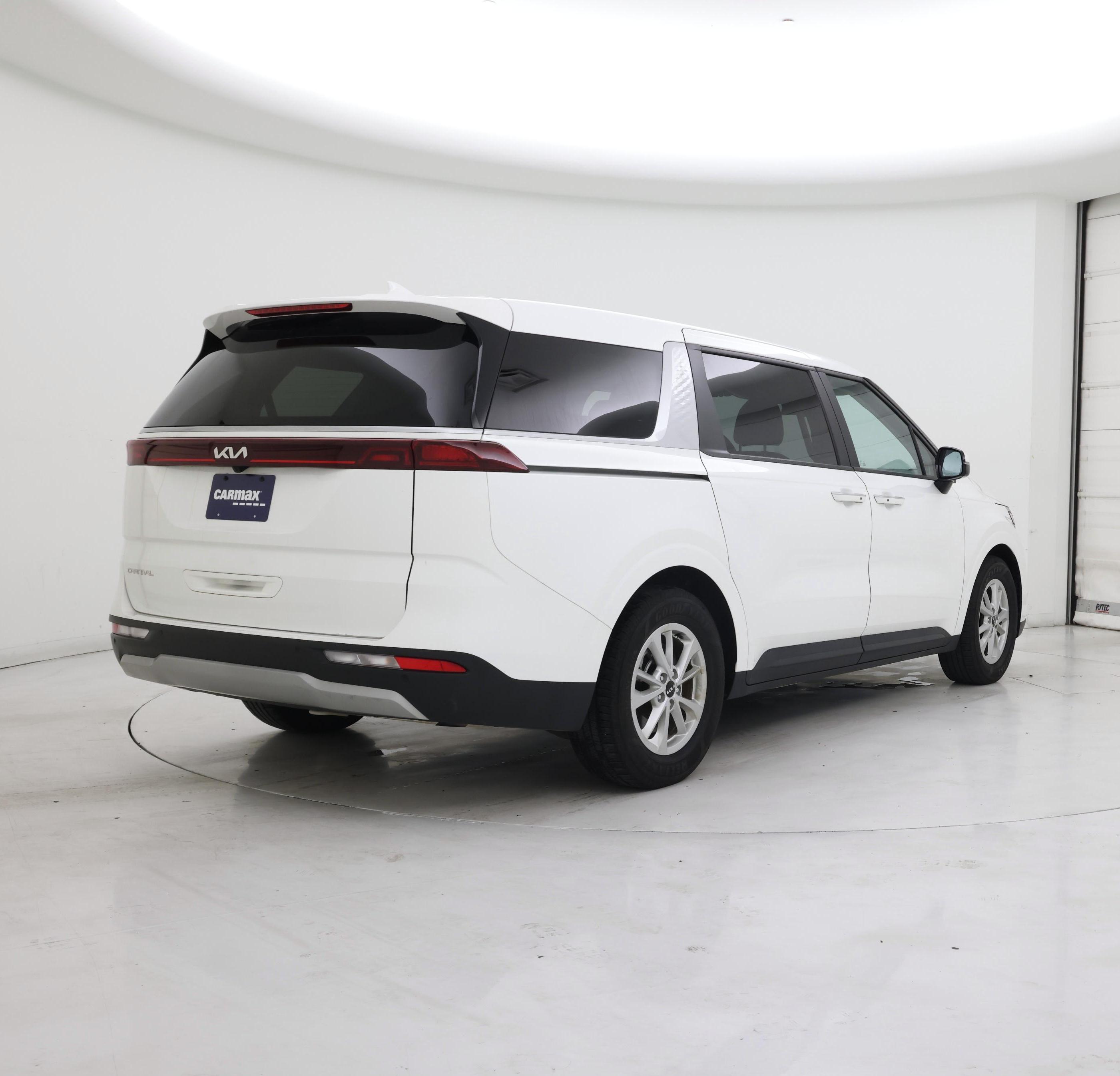 Thumbnail: 2023 Kia Carnival - 8