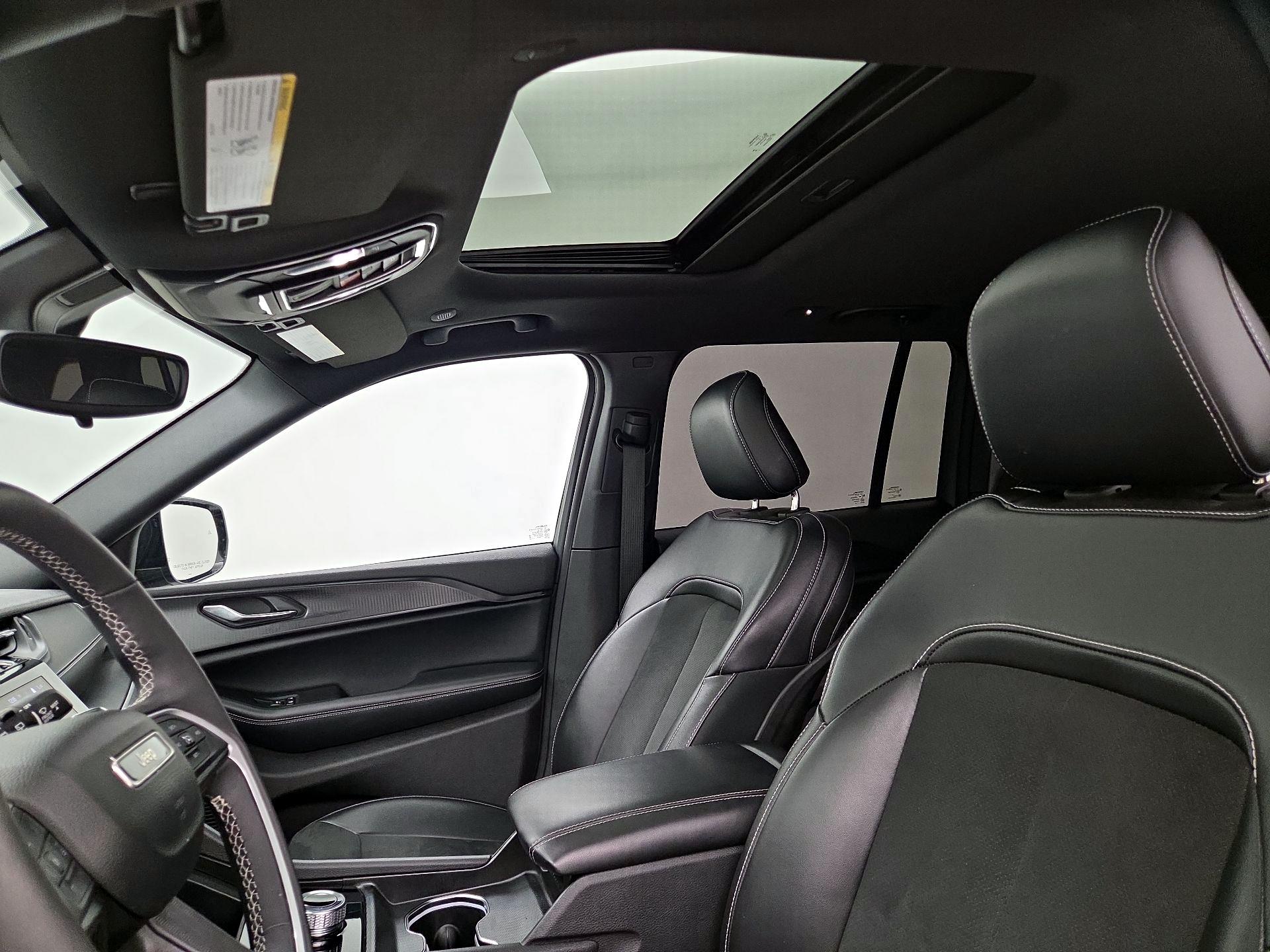 Thumbnail: 2024 Jeep Grand Cherokee - 19