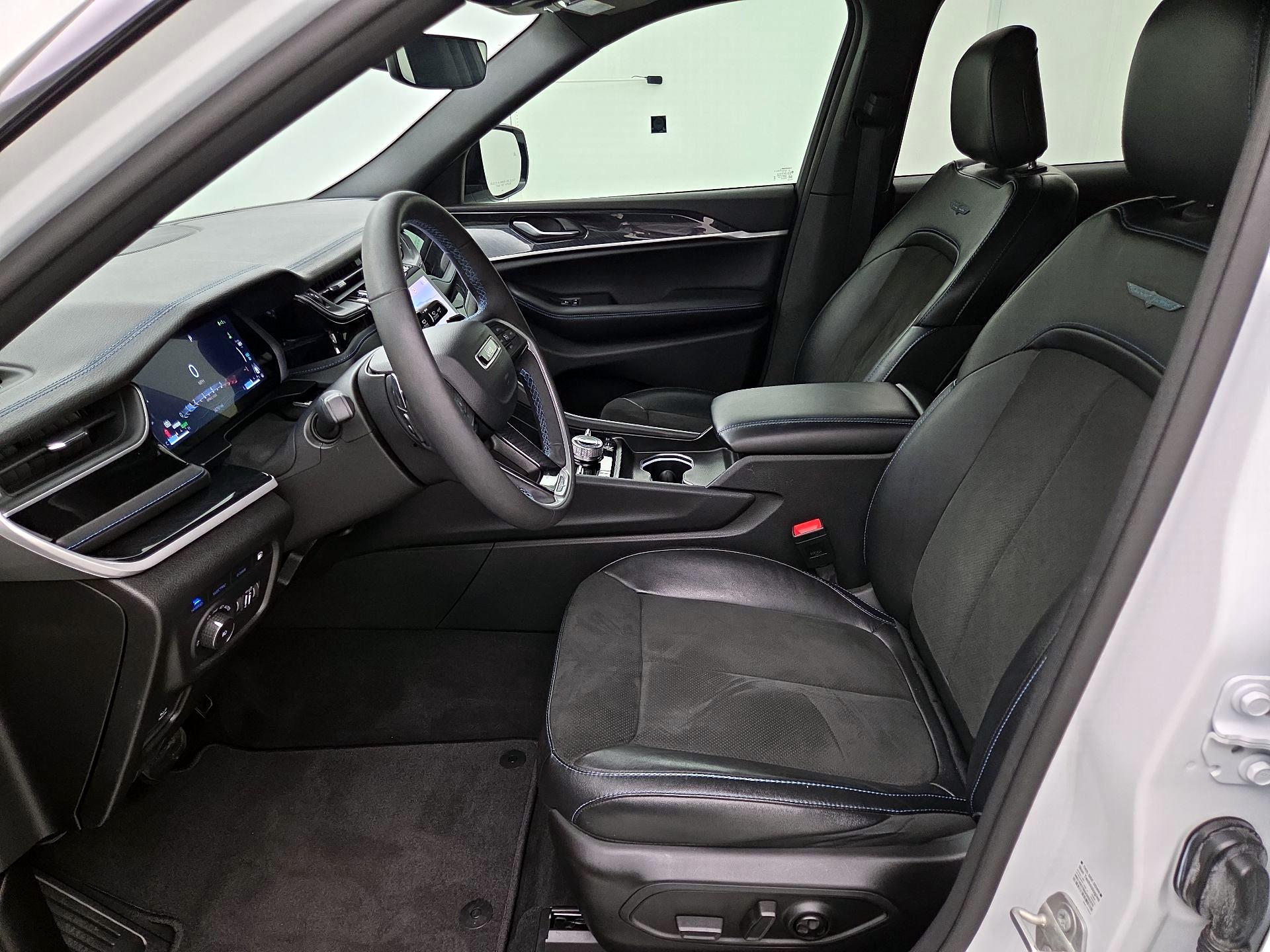 Thumbnail: 2024 Jeep Grand Cherokee - 11