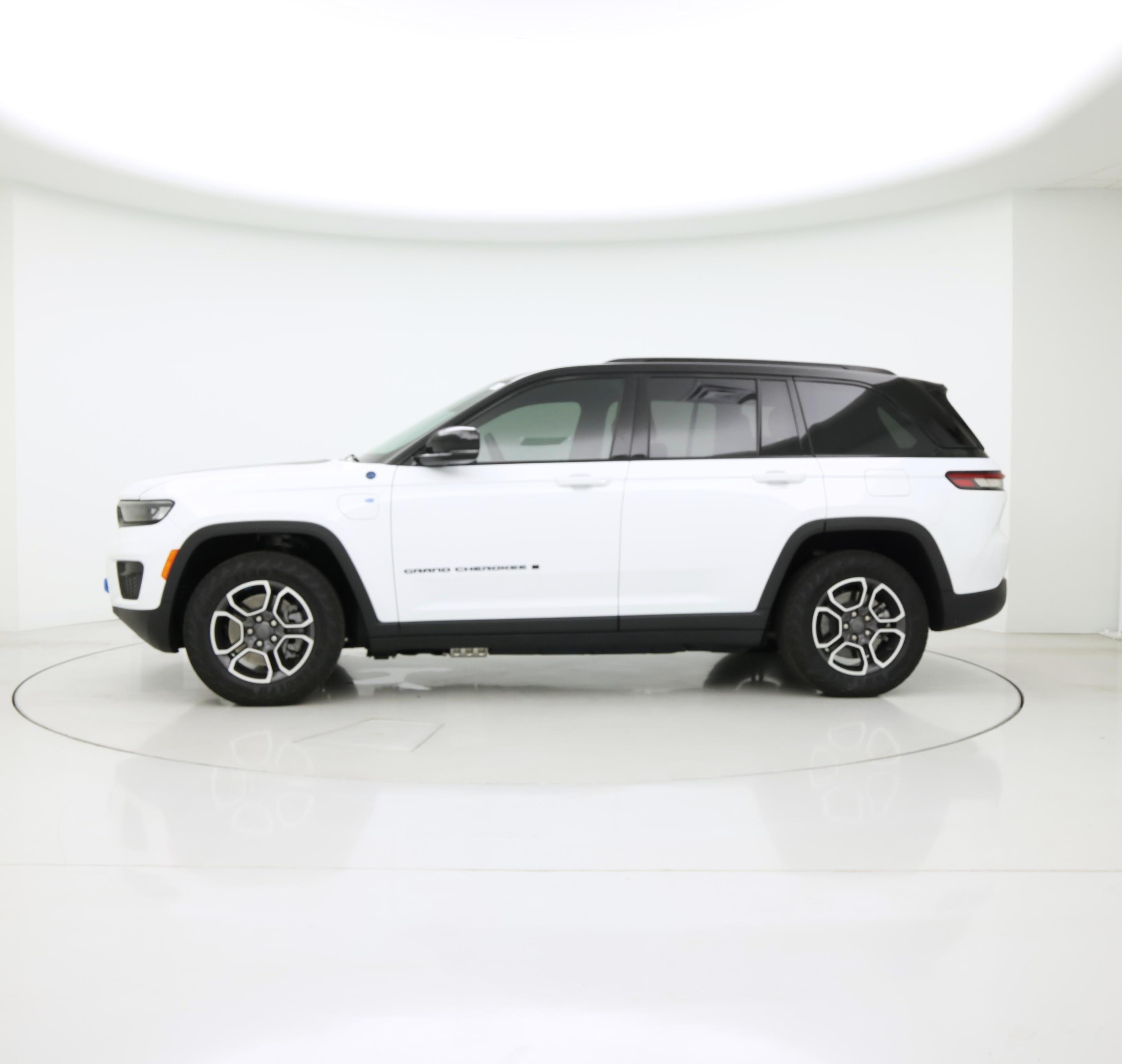 Thumbnail: 2024 Jeep Grand Cherokee - 3