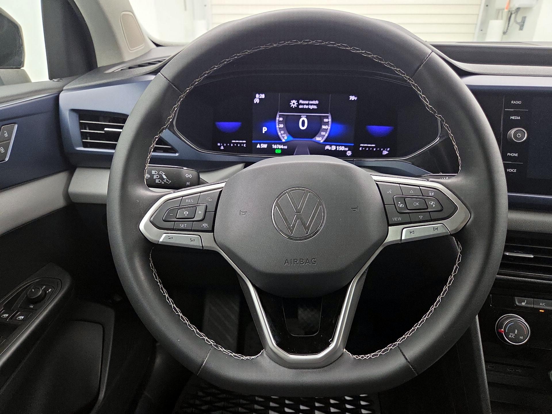 Thumbnail: 2023 Volkswagen Taos - 10