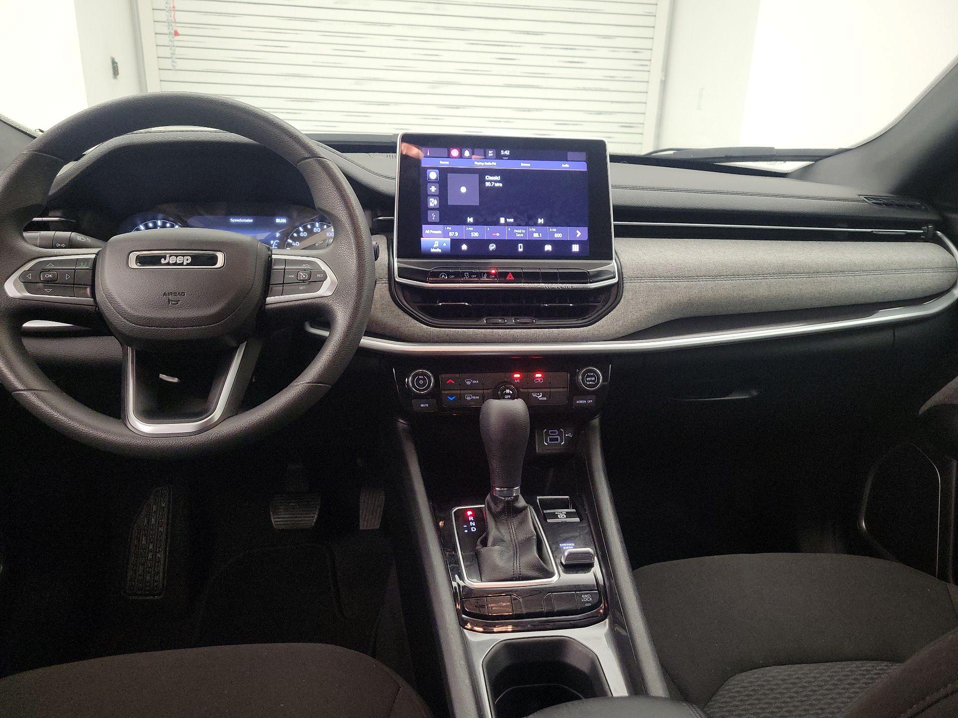 Thumbnail: 2023 Jeep Compass - 9