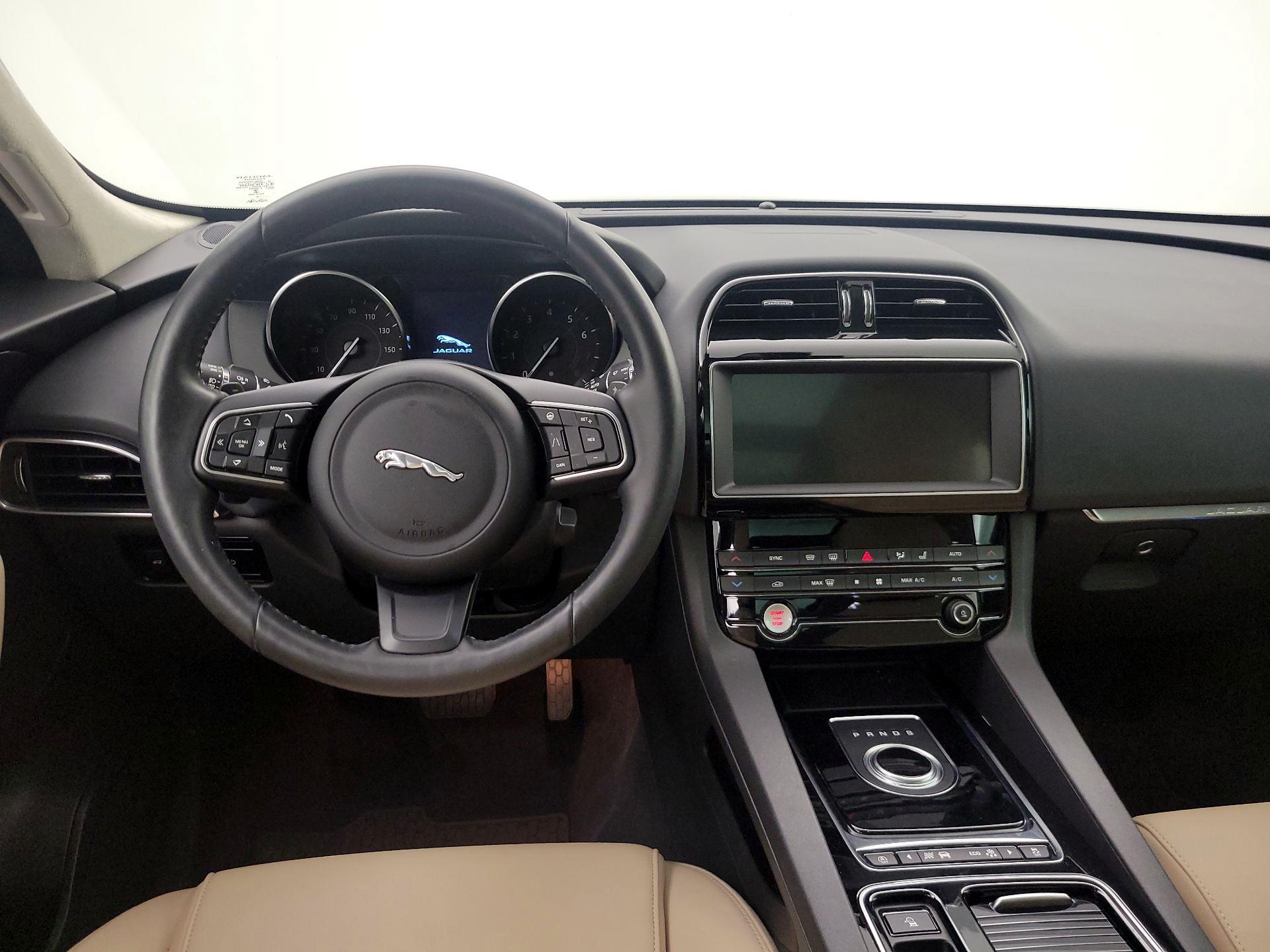 Thumbnail: 2020 Jaguar F-Pace - 10