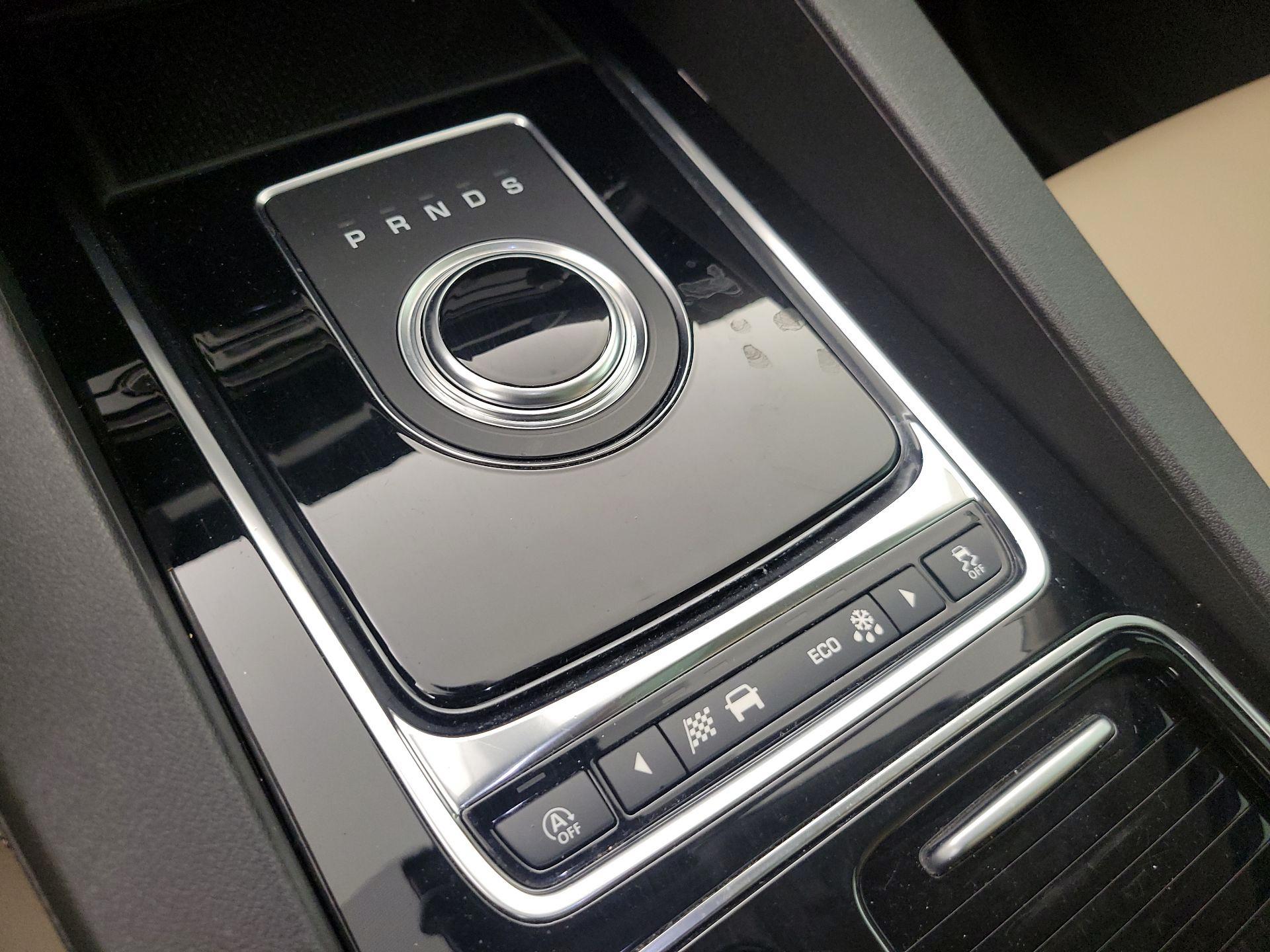 Thumbnail: 2020 Jaguar F-Pace - 17