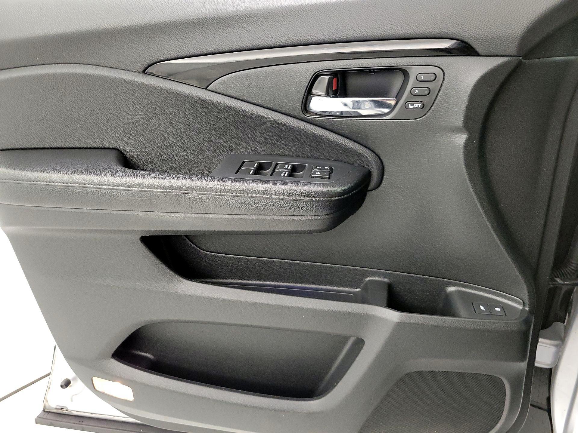 Thumbnail: 2016 Honda Pilot - 12