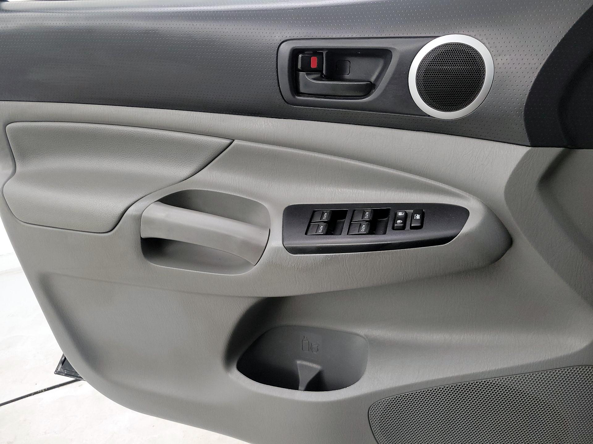 Thumbnail: 2015 Toyota Tacoma - 12