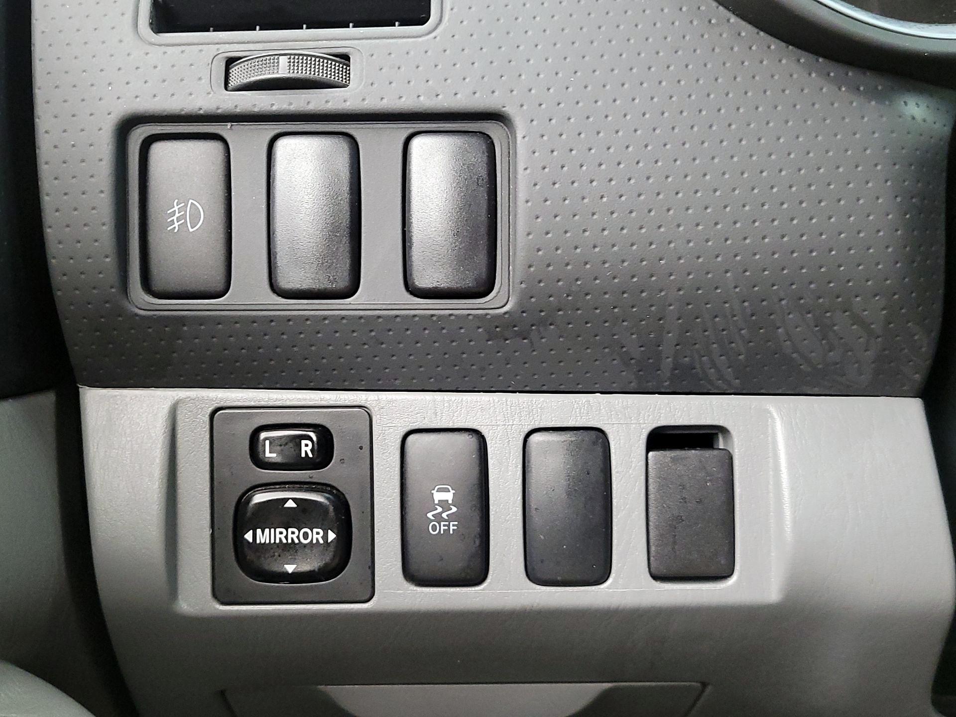 Thumbnail: 2015 Toyota Tacoma - 13